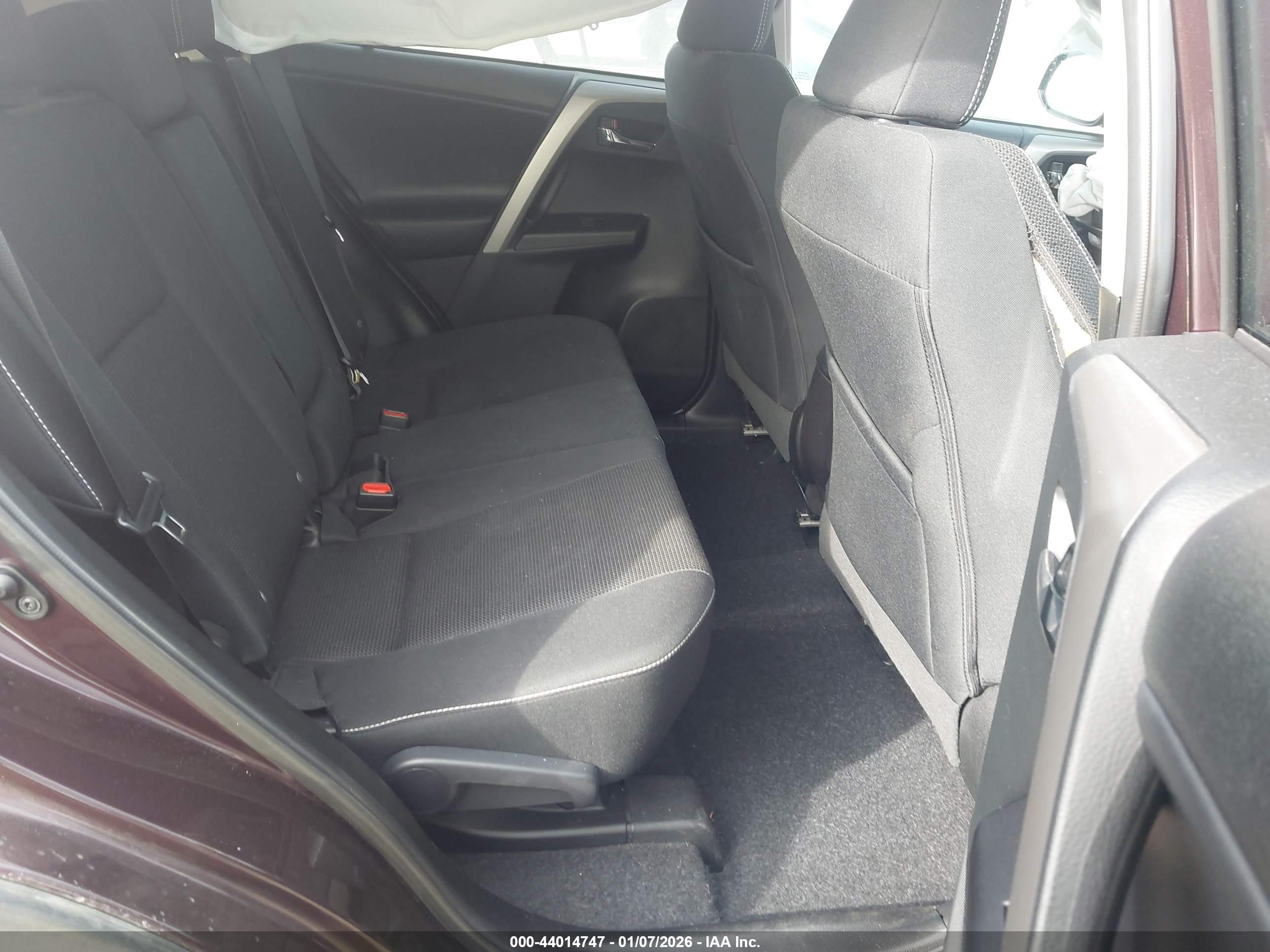 TOYOTA RAV4 image 8