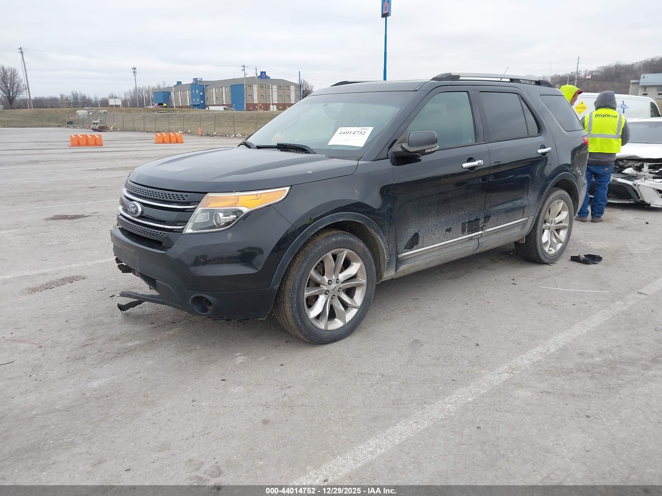 FORD EXPLORER image 2