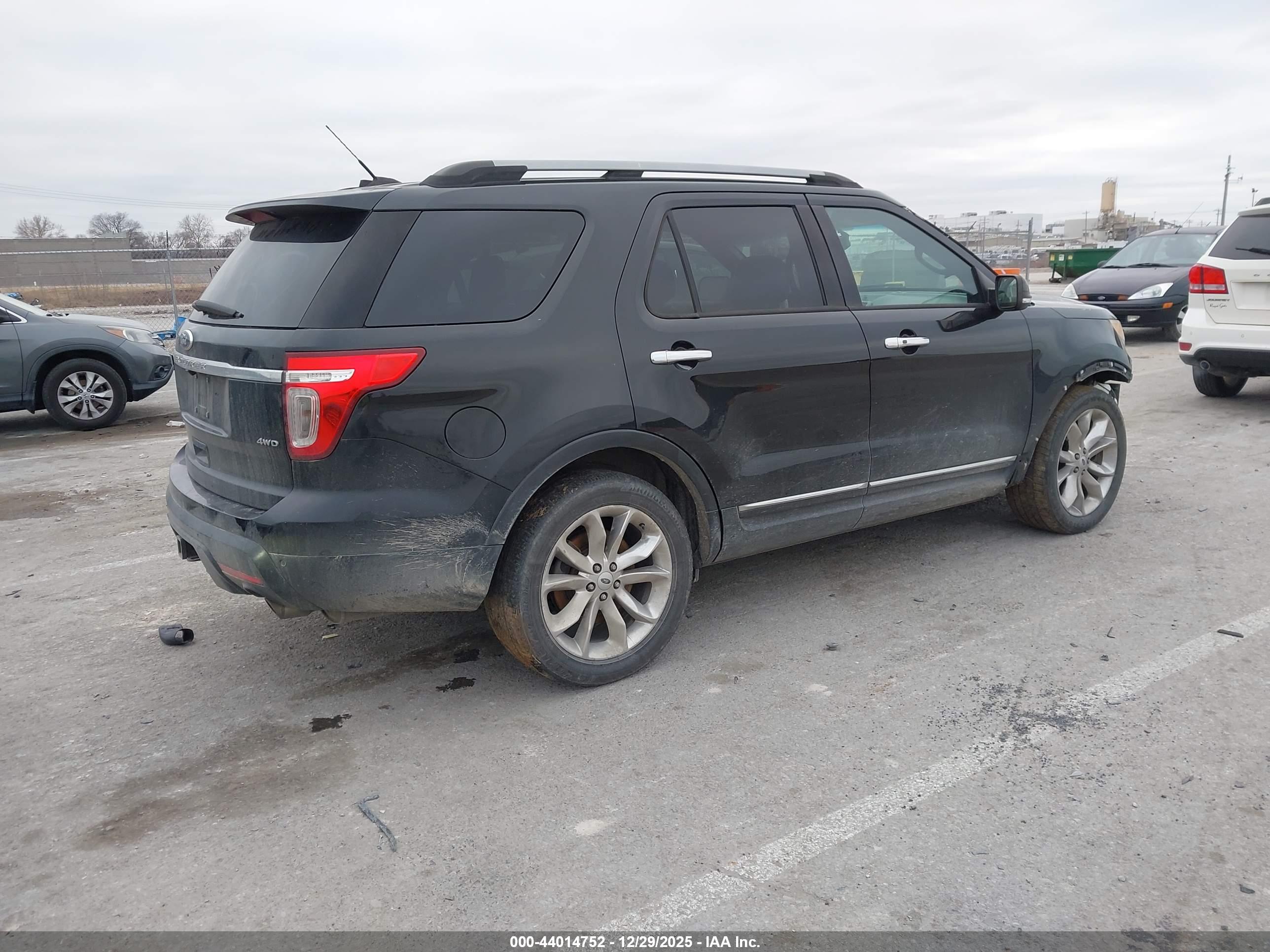 FORD EXPLORER image 4