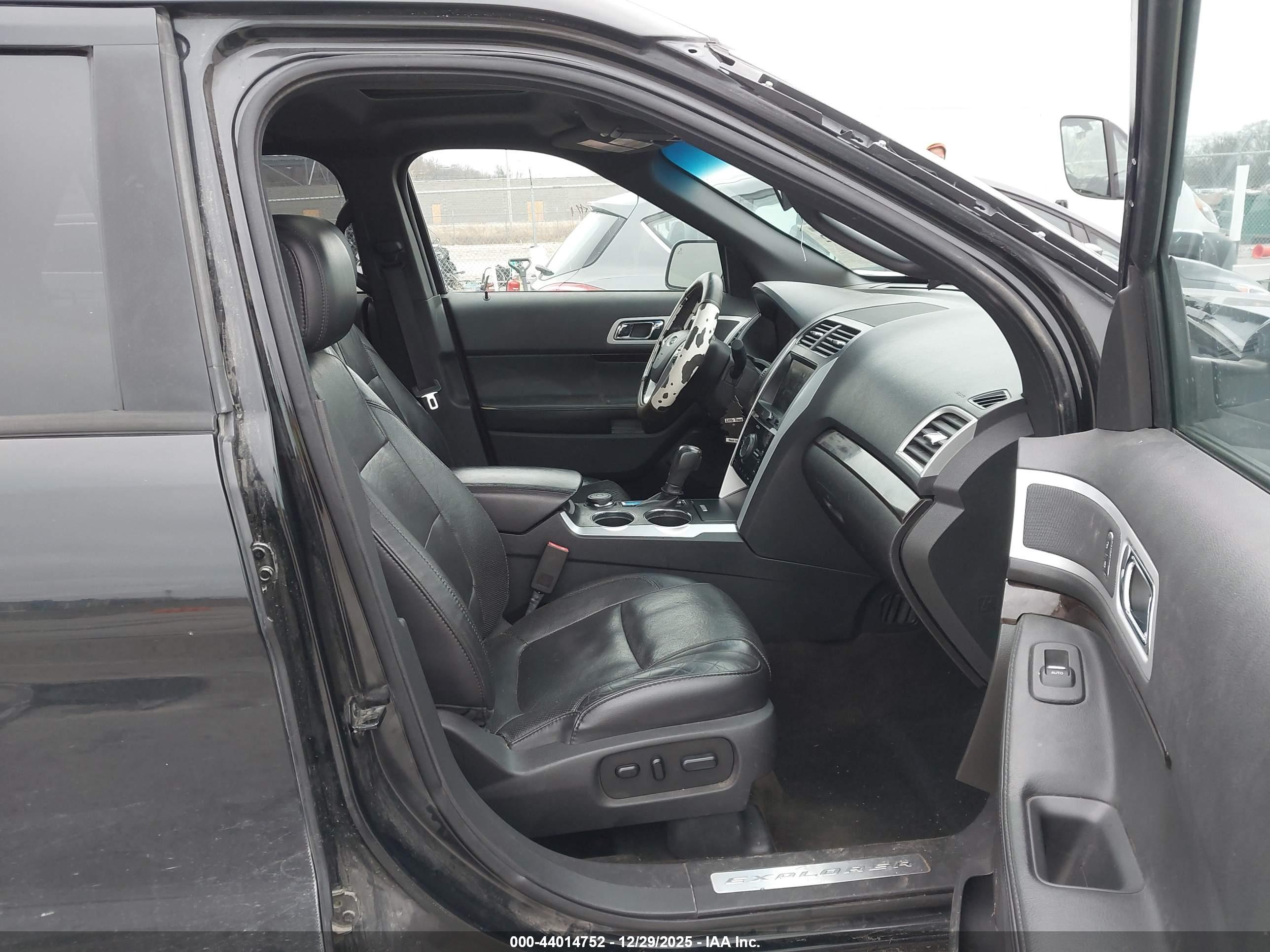 FORD EXPLORER image 5
