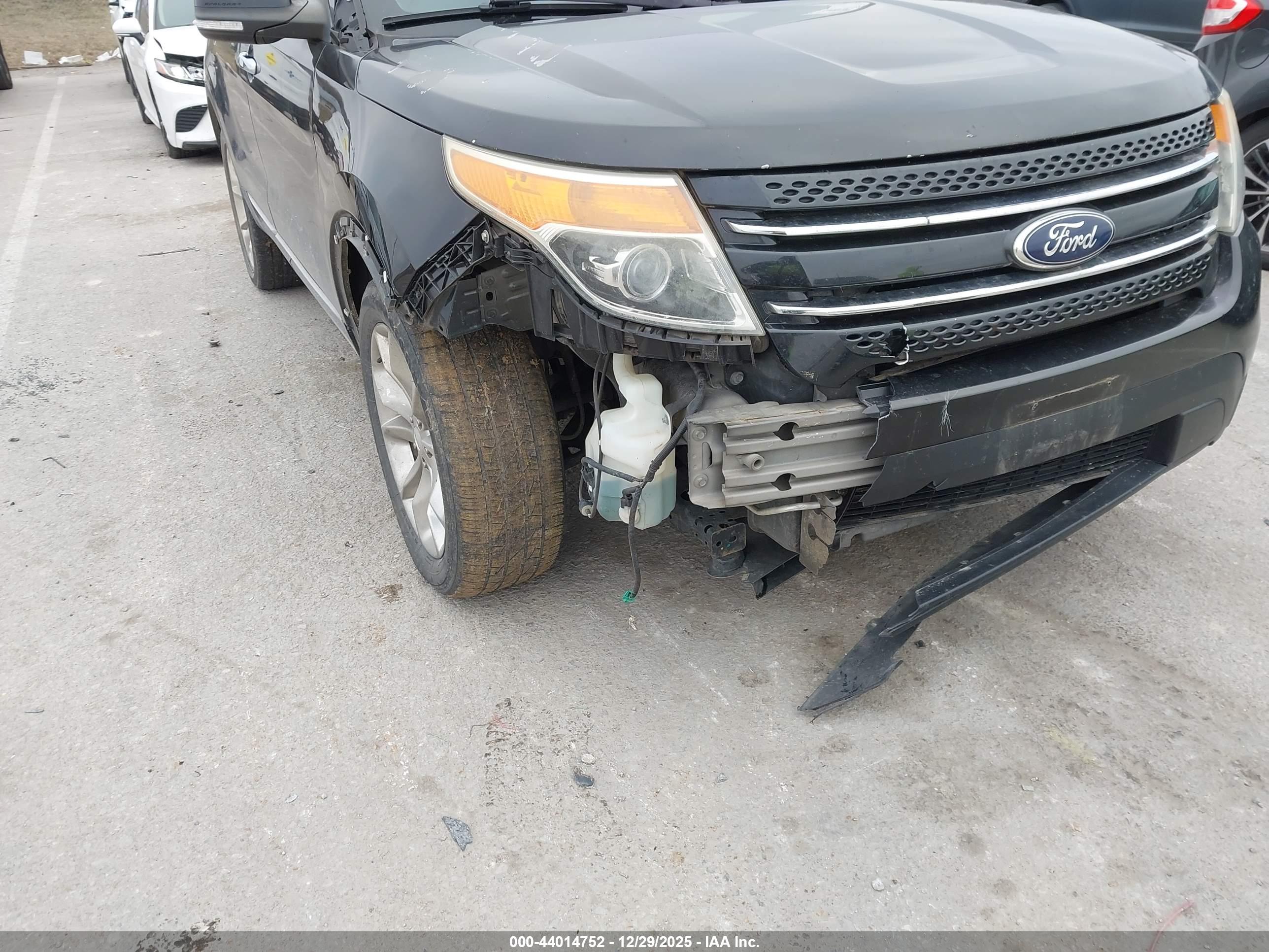 FORD EXPLORER image 6