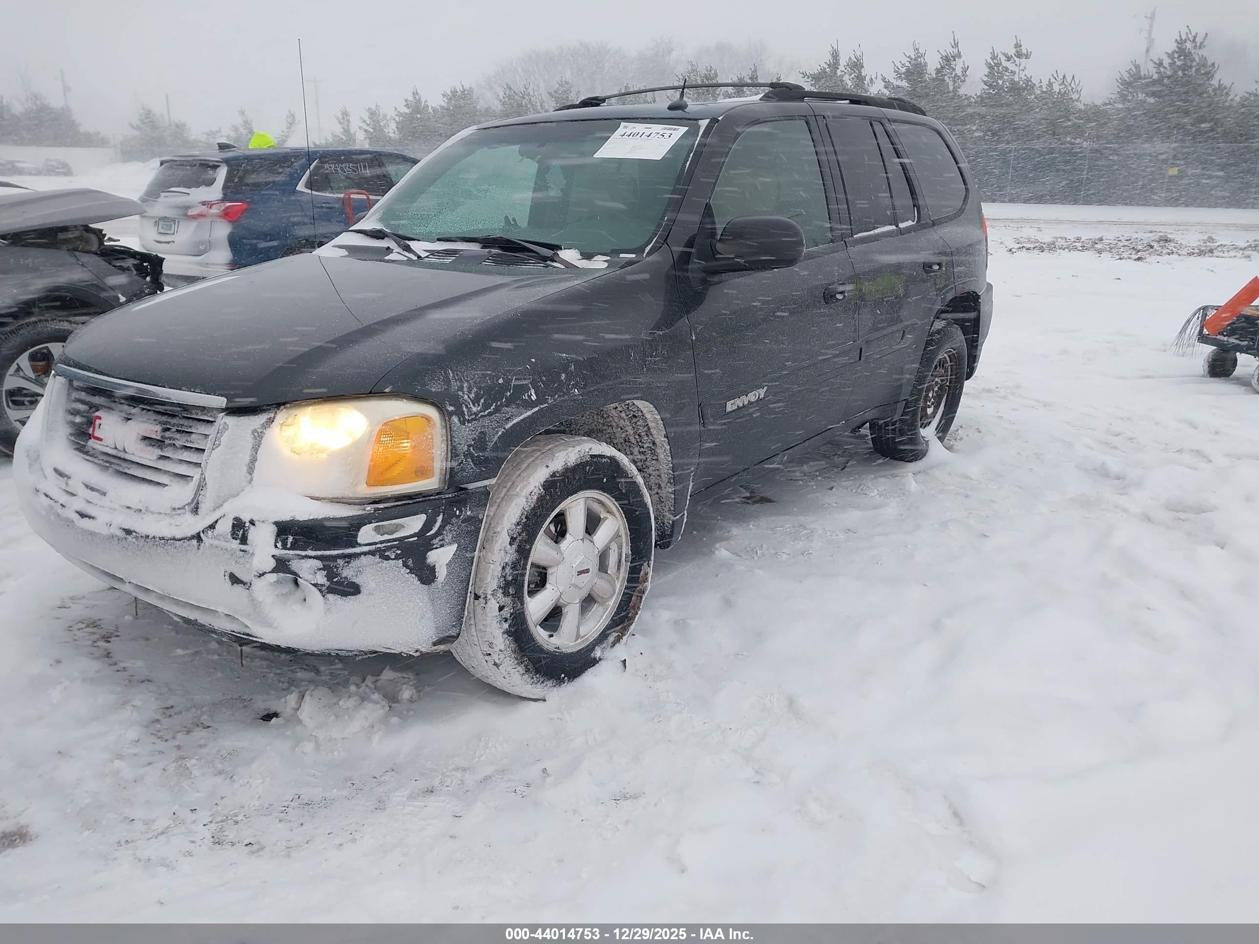 GMC ENVOY image 2