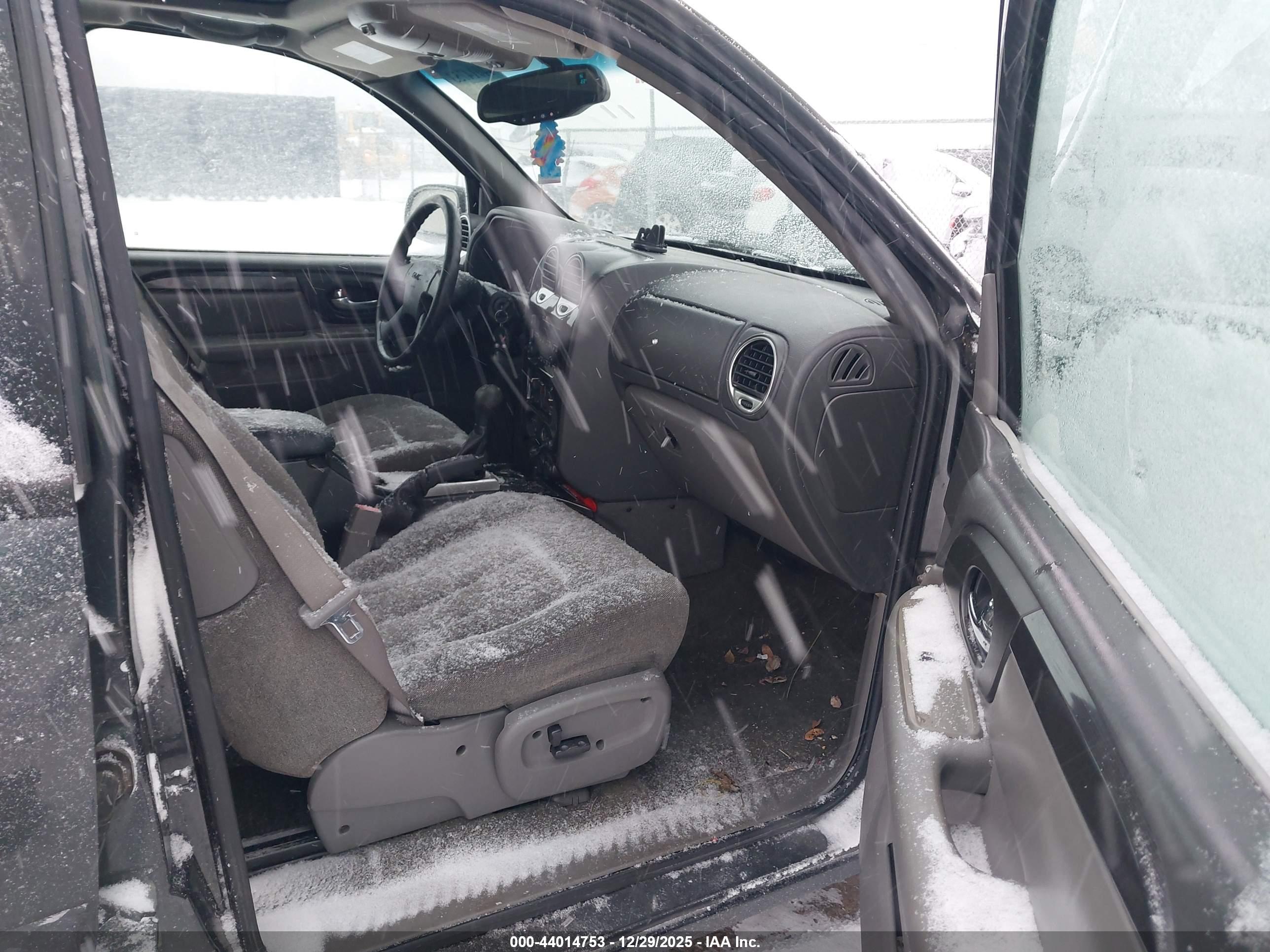 GMC ENVOY image 5