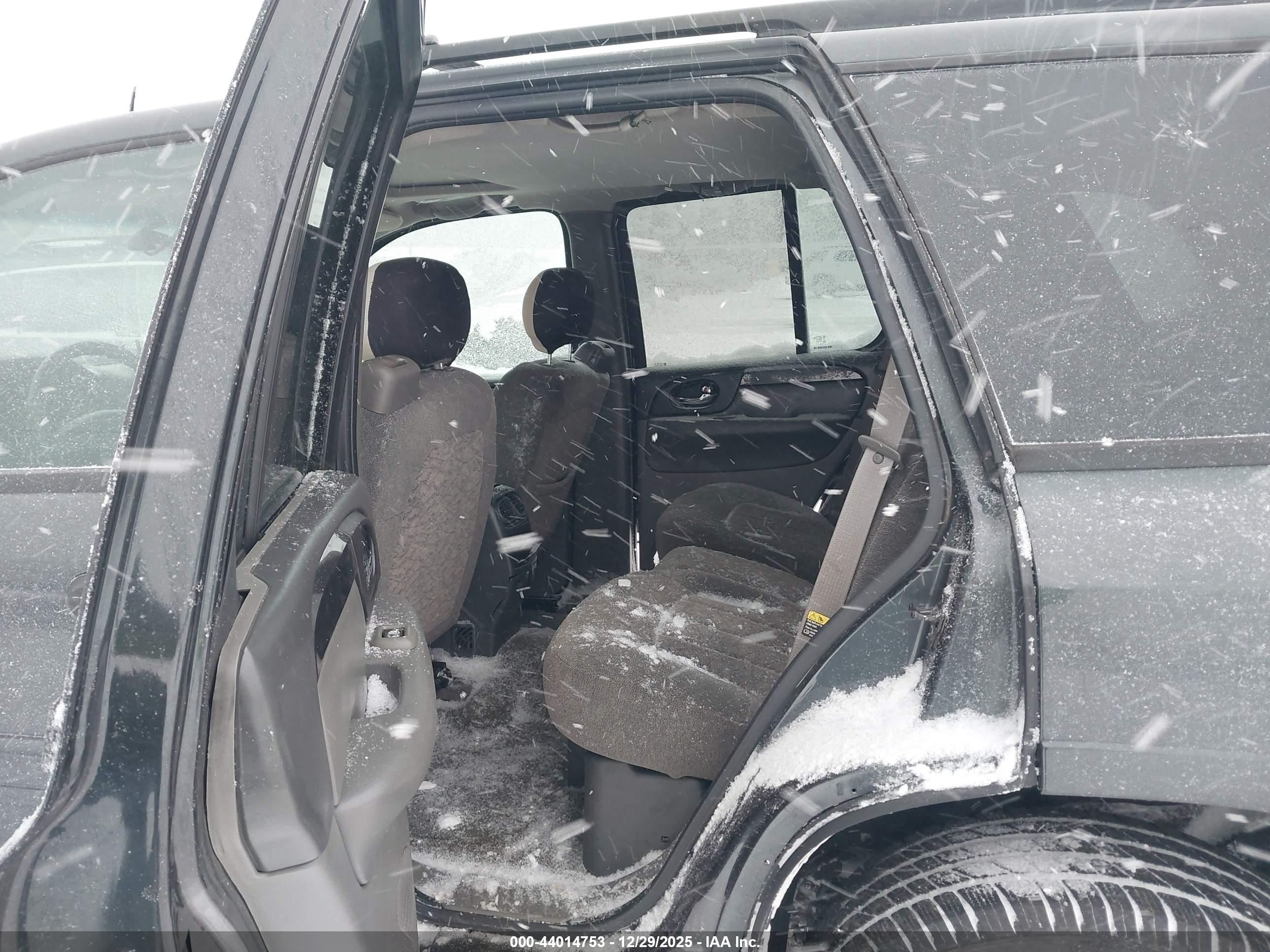 GMC ENVOY image 8
