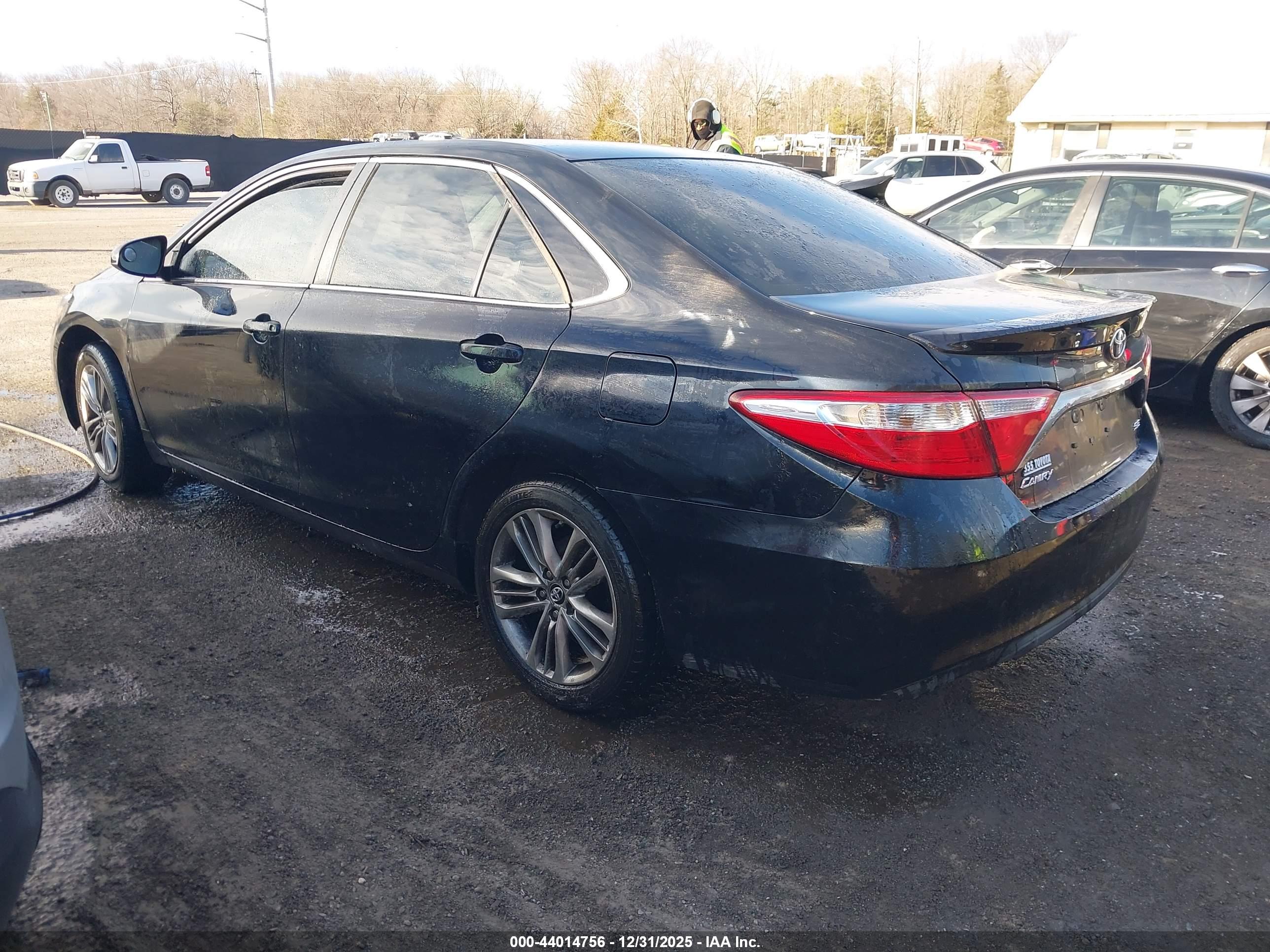TOYOTA CAMRY image 3
