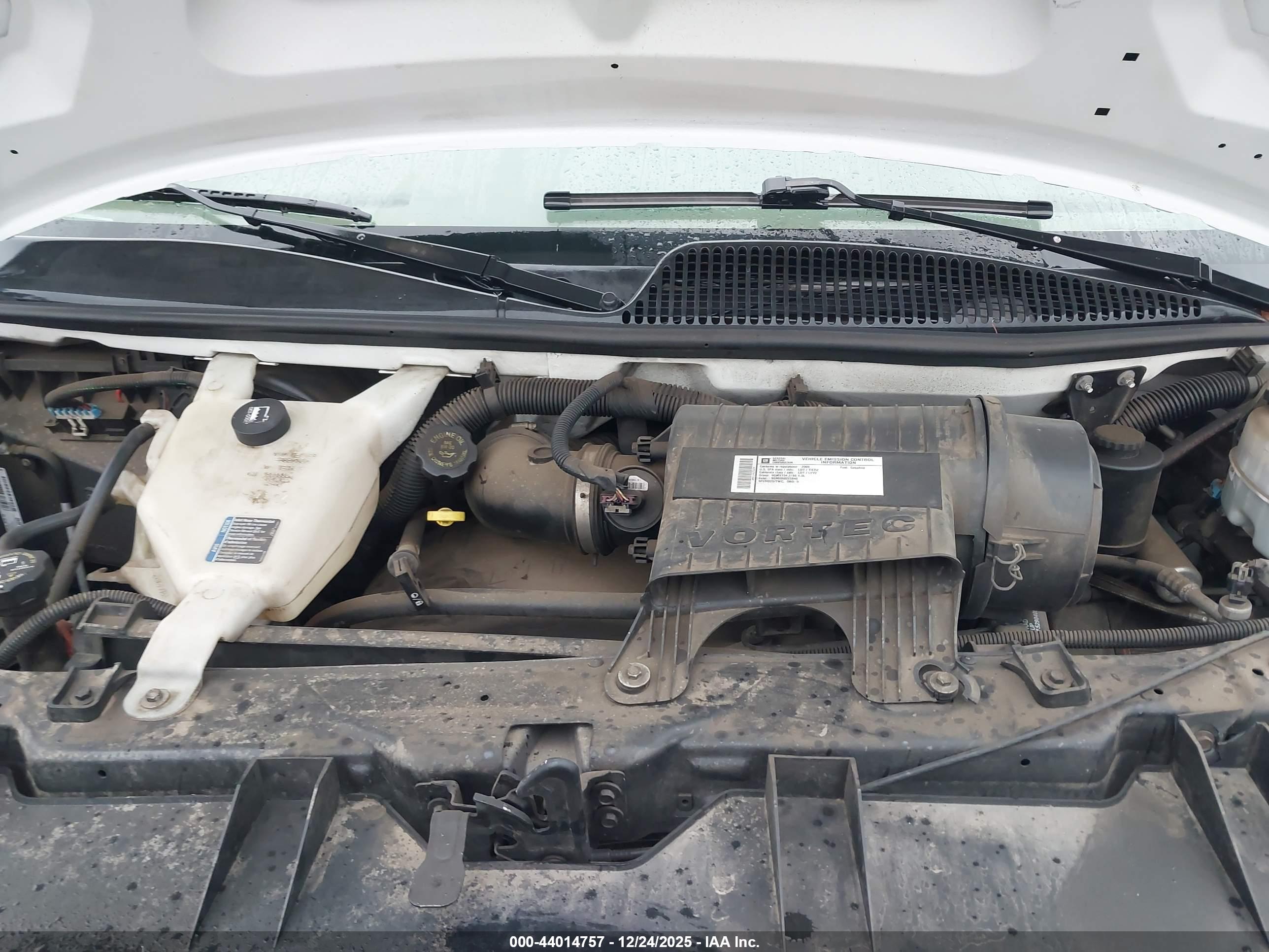 CHEVROLET EXPRESS image 10
