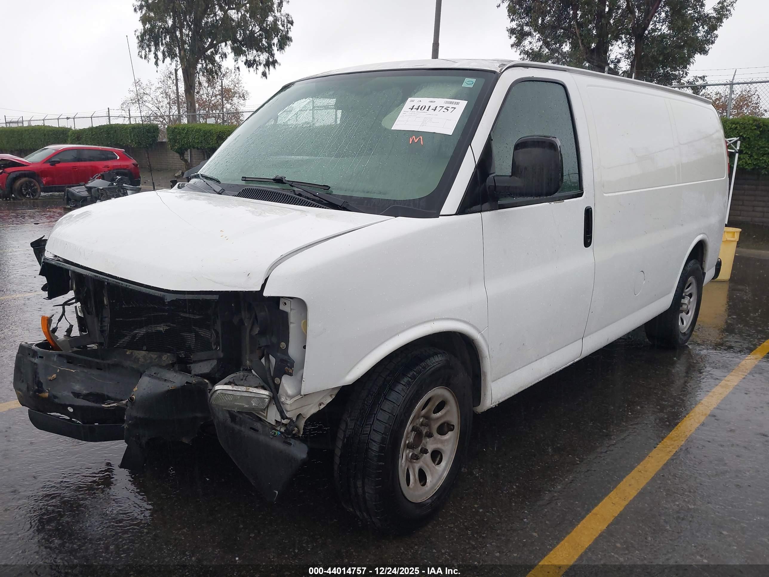 CHEVROLET EXPRESS image 2