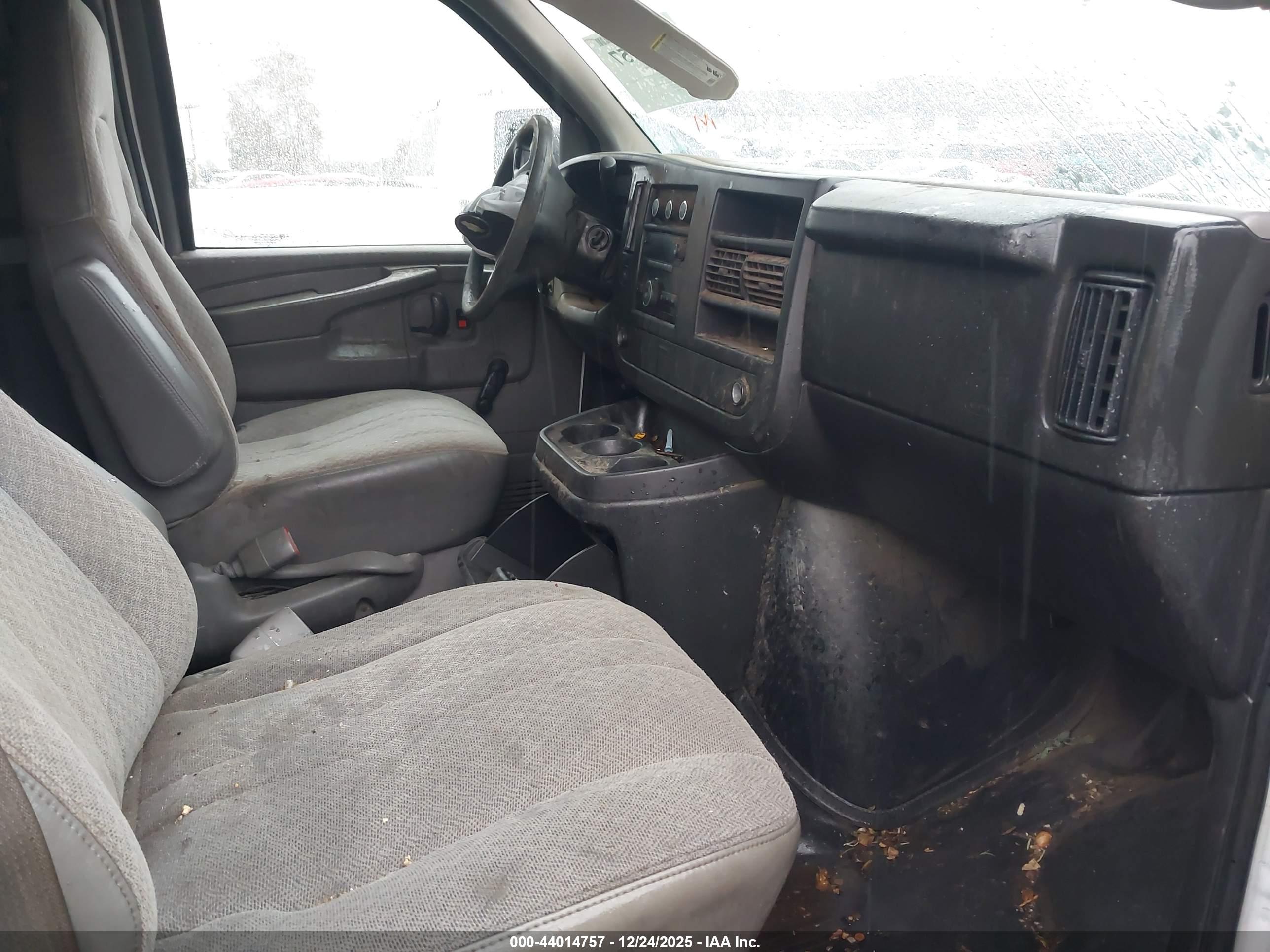 CHEVROLET EXPRESS image 5