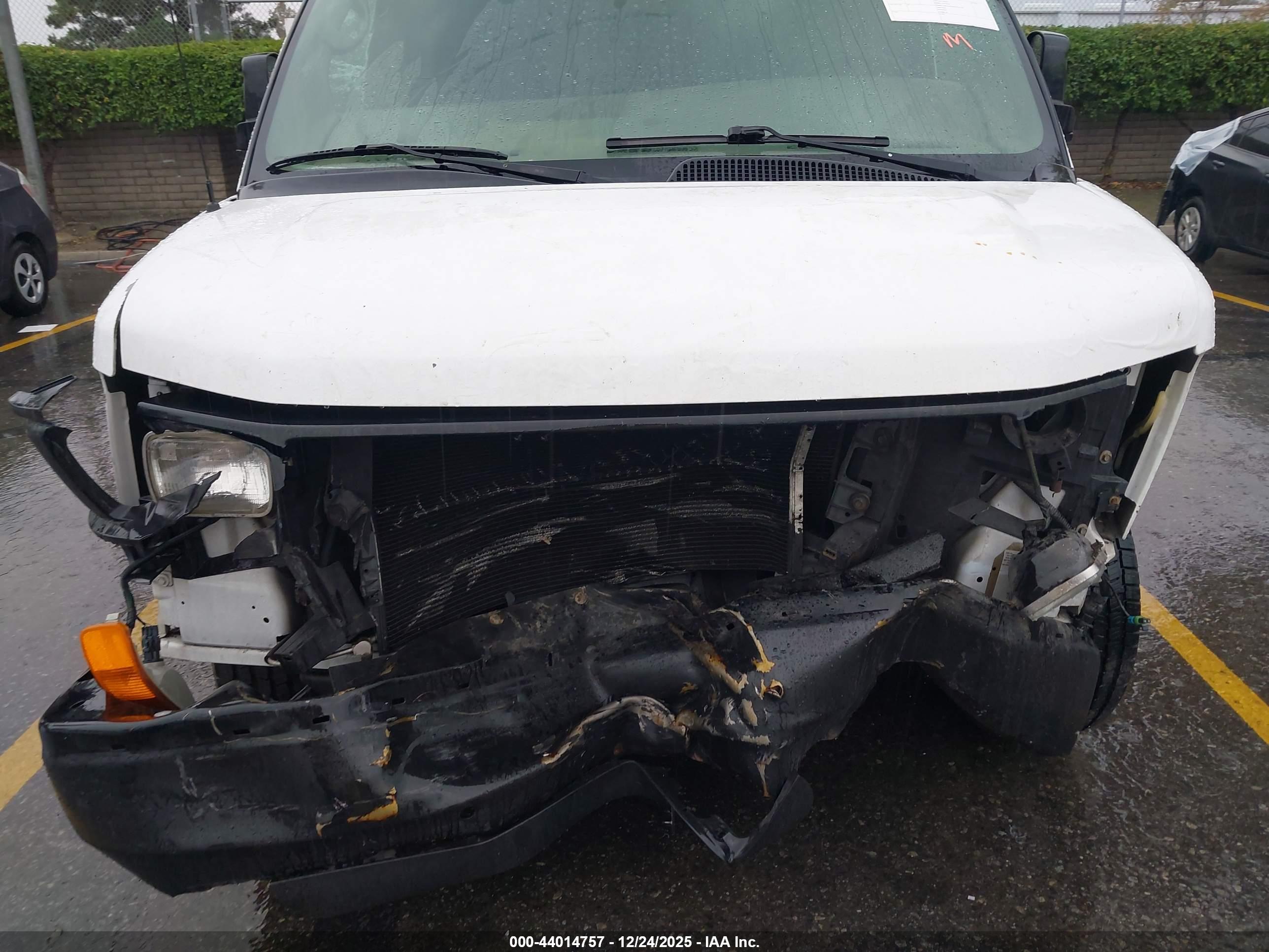 CHEVROLET EXPRESS image 6