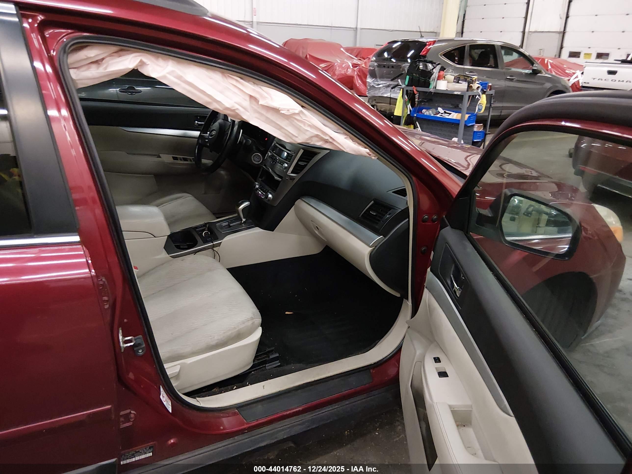 SUBARU OUTBACK image 5