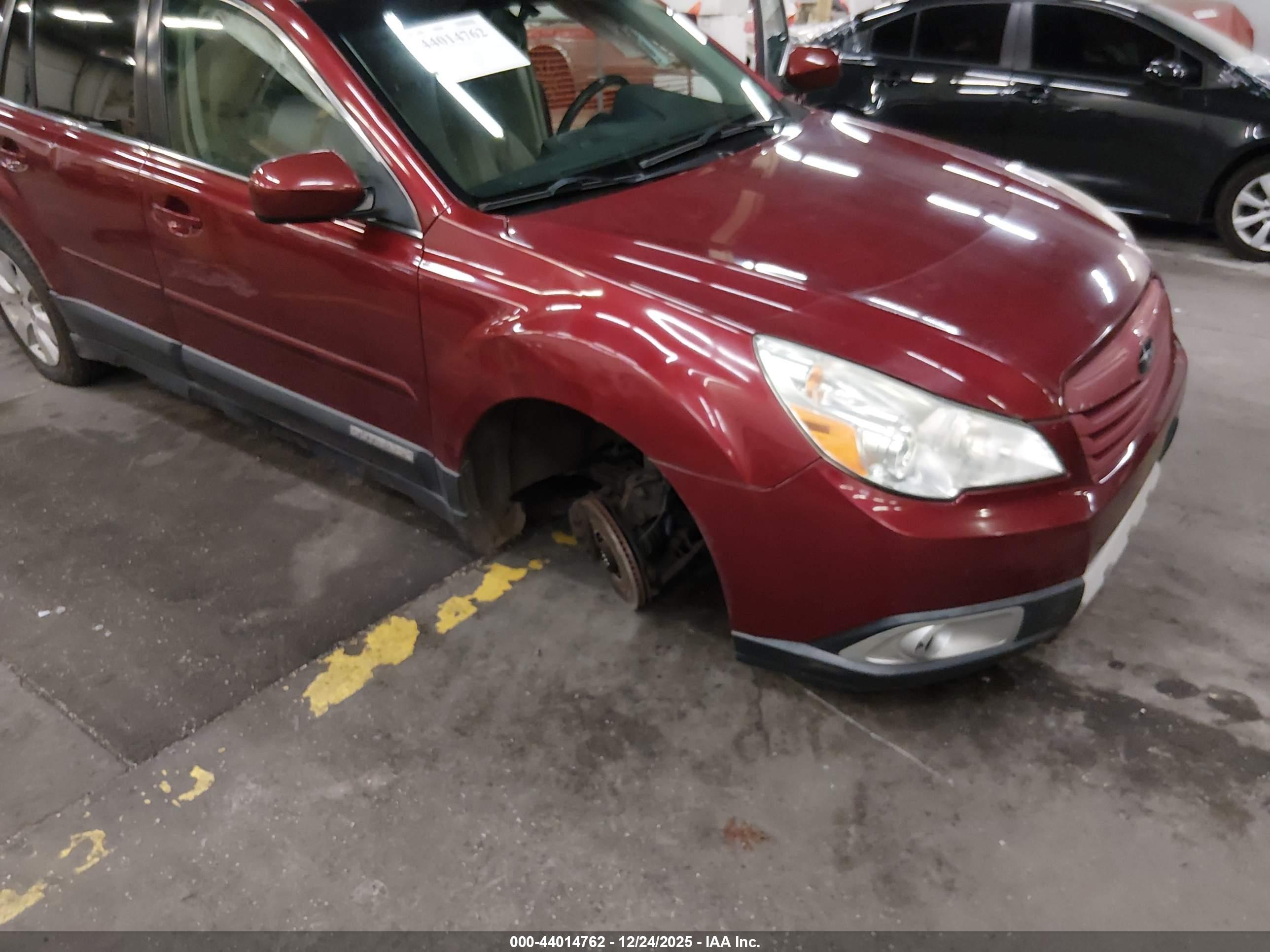SUBARU OUTBACK image 6