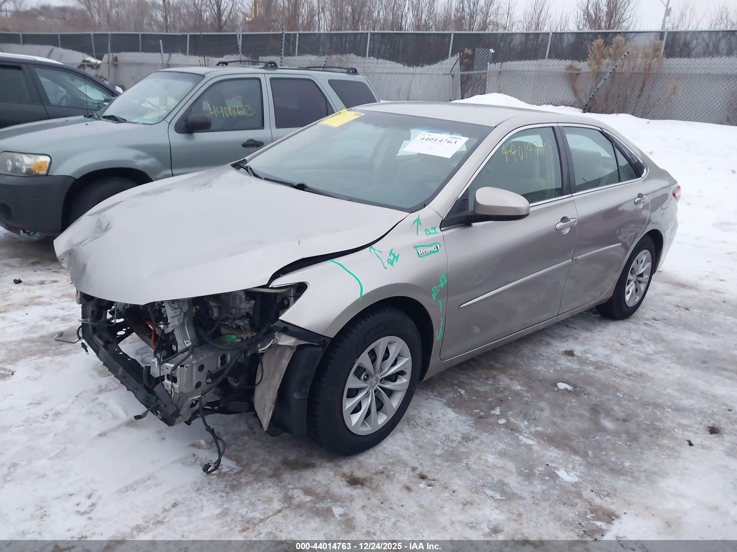 TOYOTA CAMRY image 2