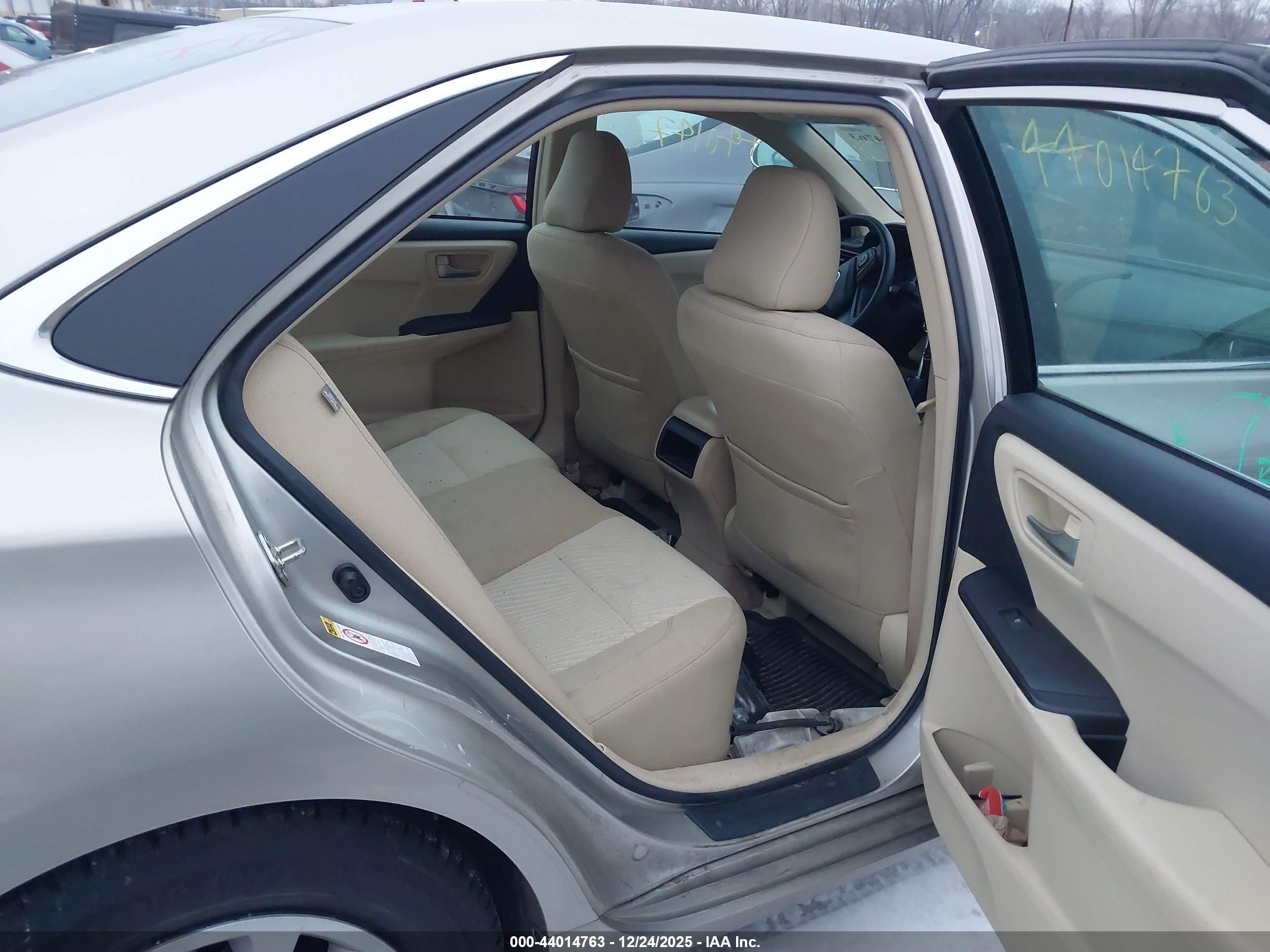 TOYOTA CAMRY image 8