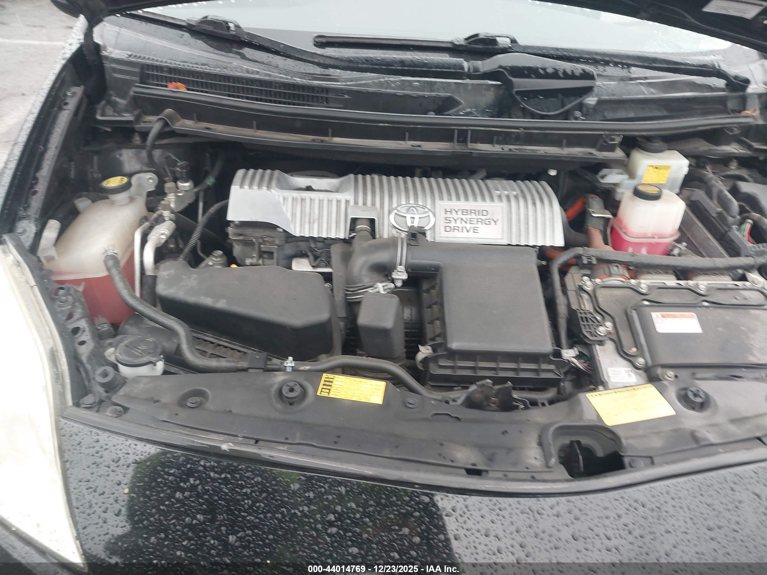 TOYOTA PRIUS image 10