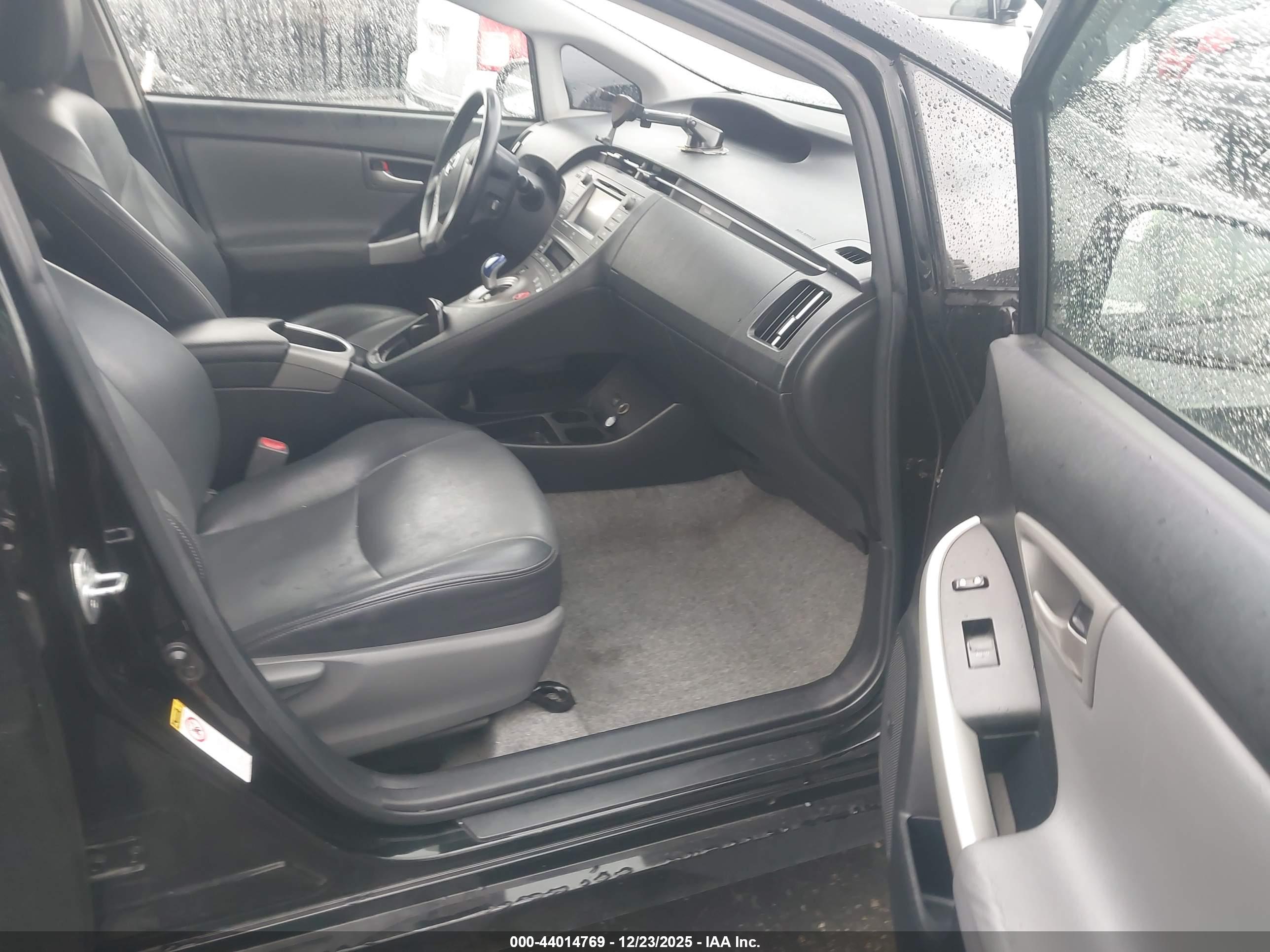 TOYOTA PRIUS image 5