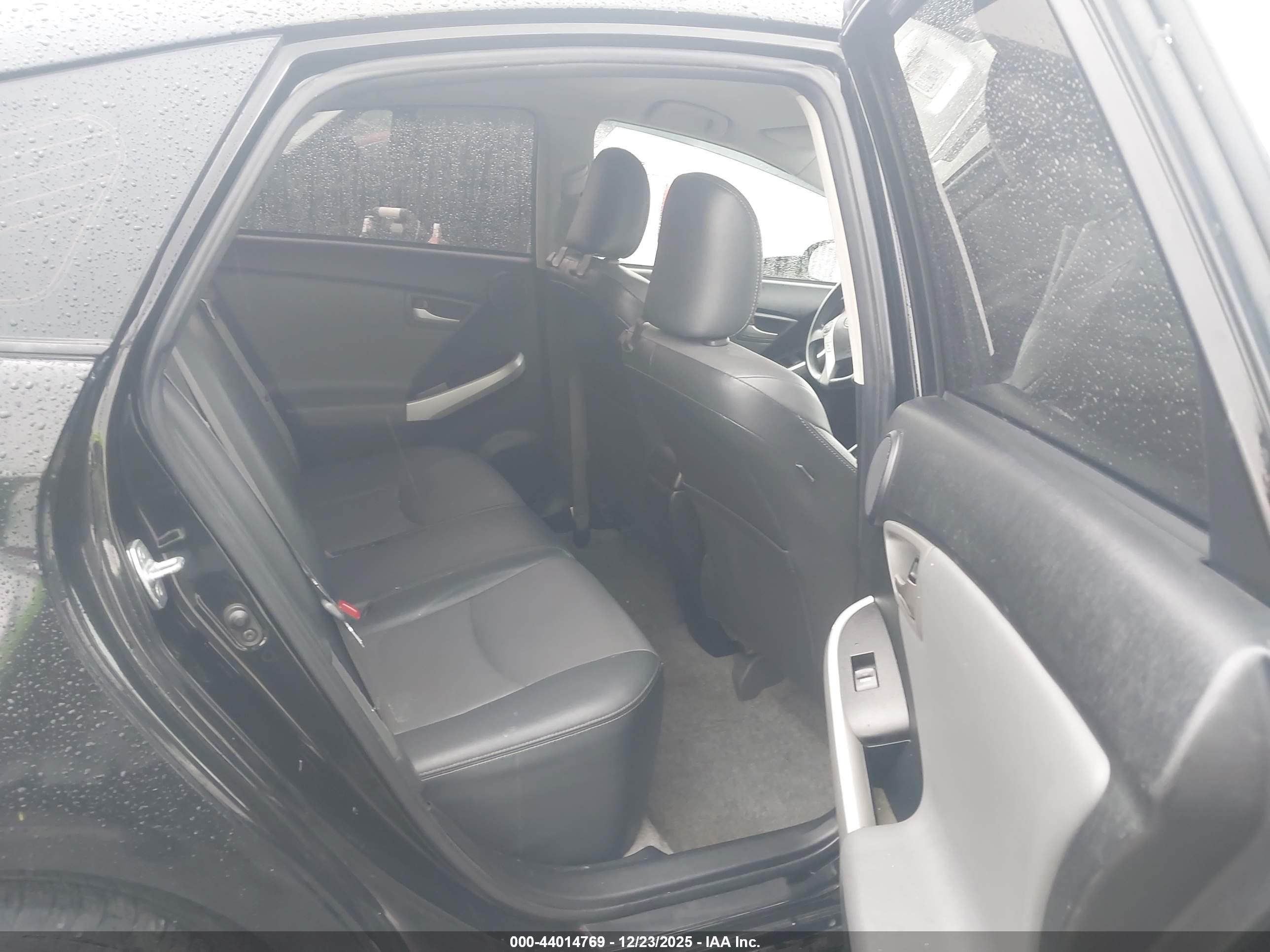 TOYOTA PRIUS image 8