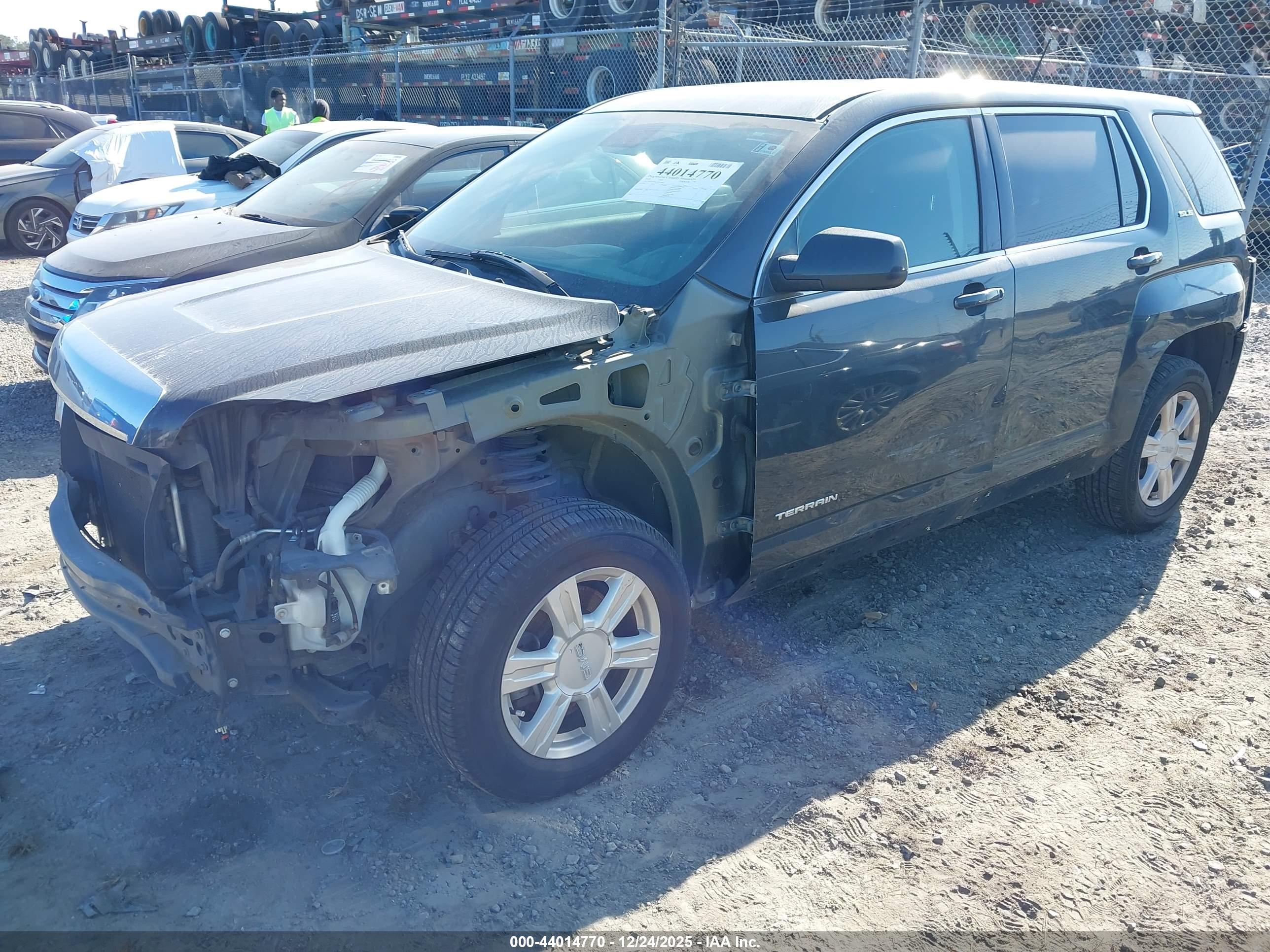 GMC TERRAIN image 2