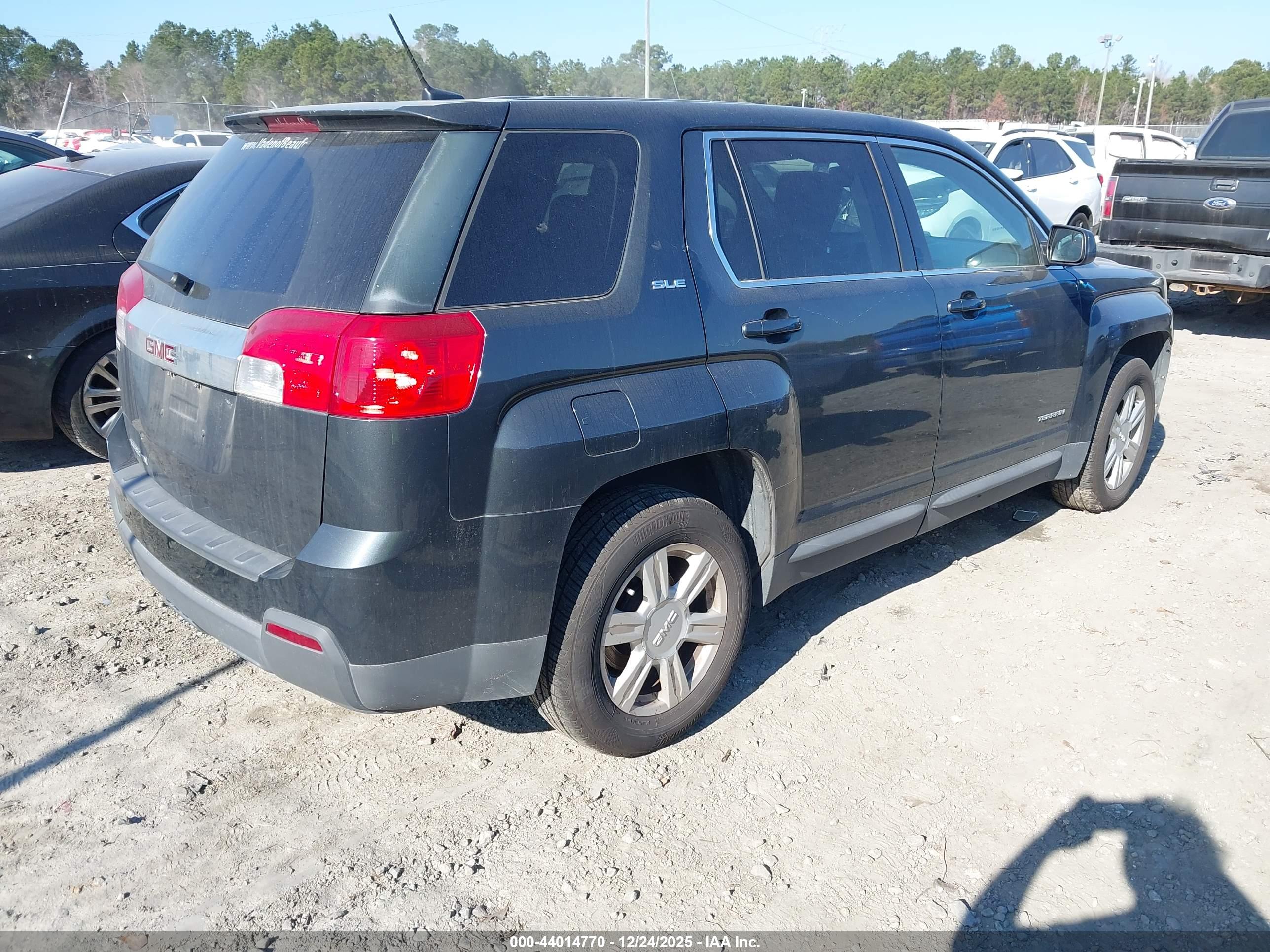 GMC TERRAIN image 4