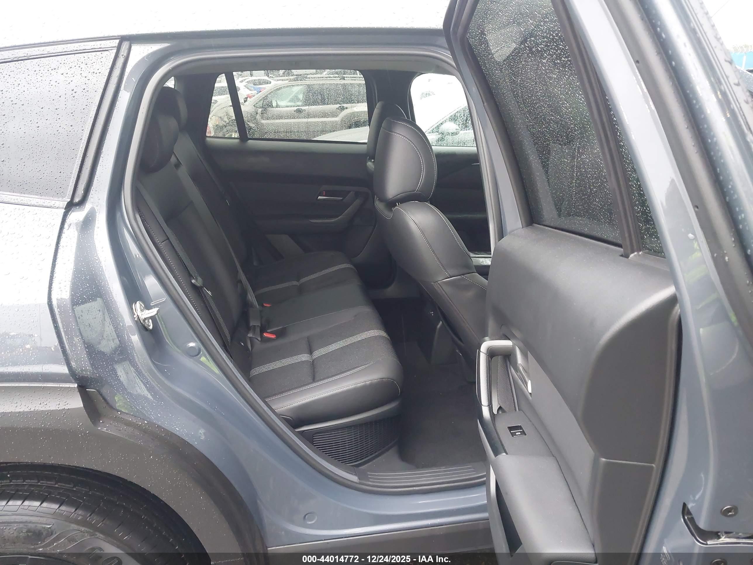 MAZDA CX-50 image 8