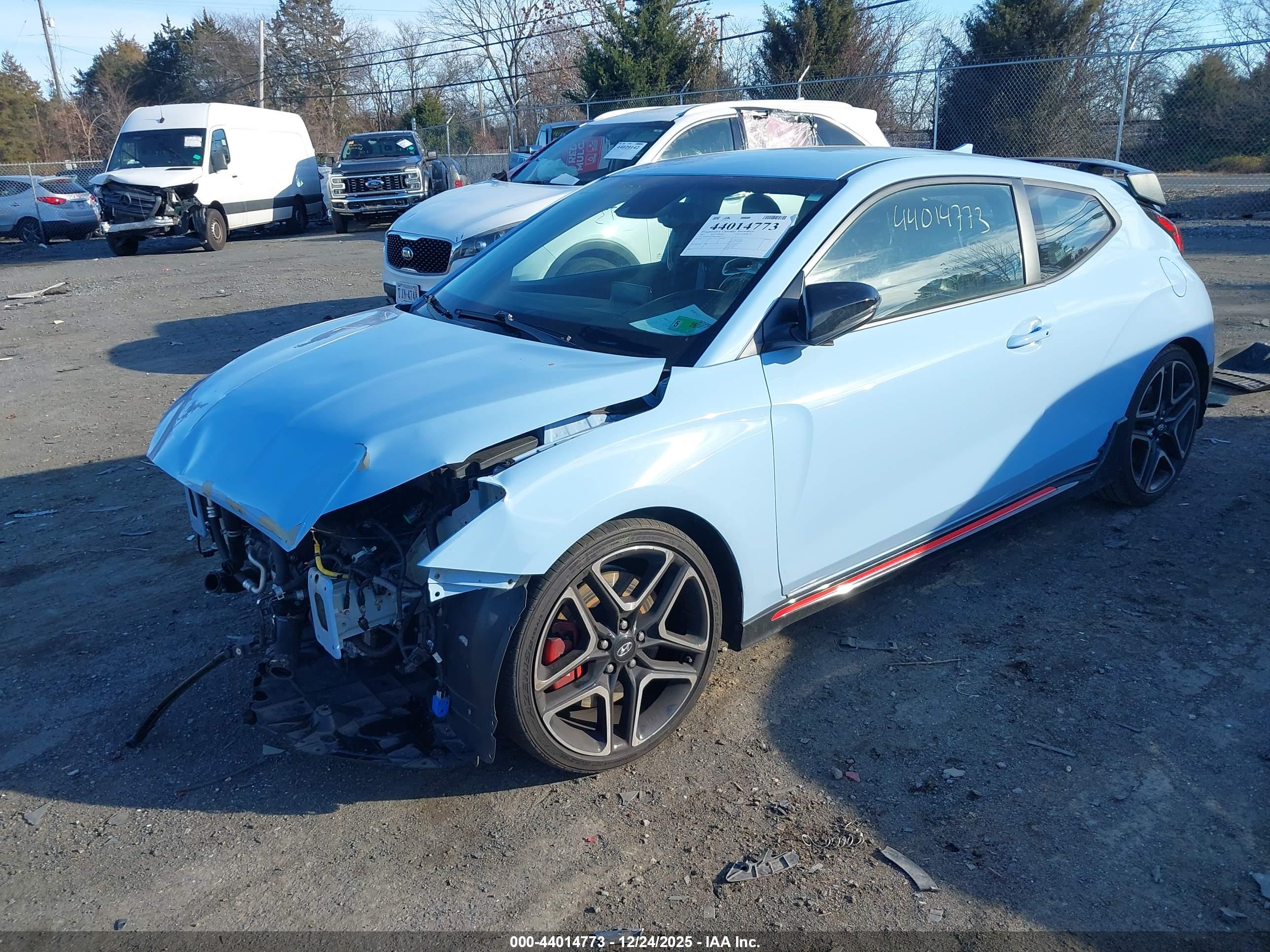 HYUNDAI VELOSTER image 2