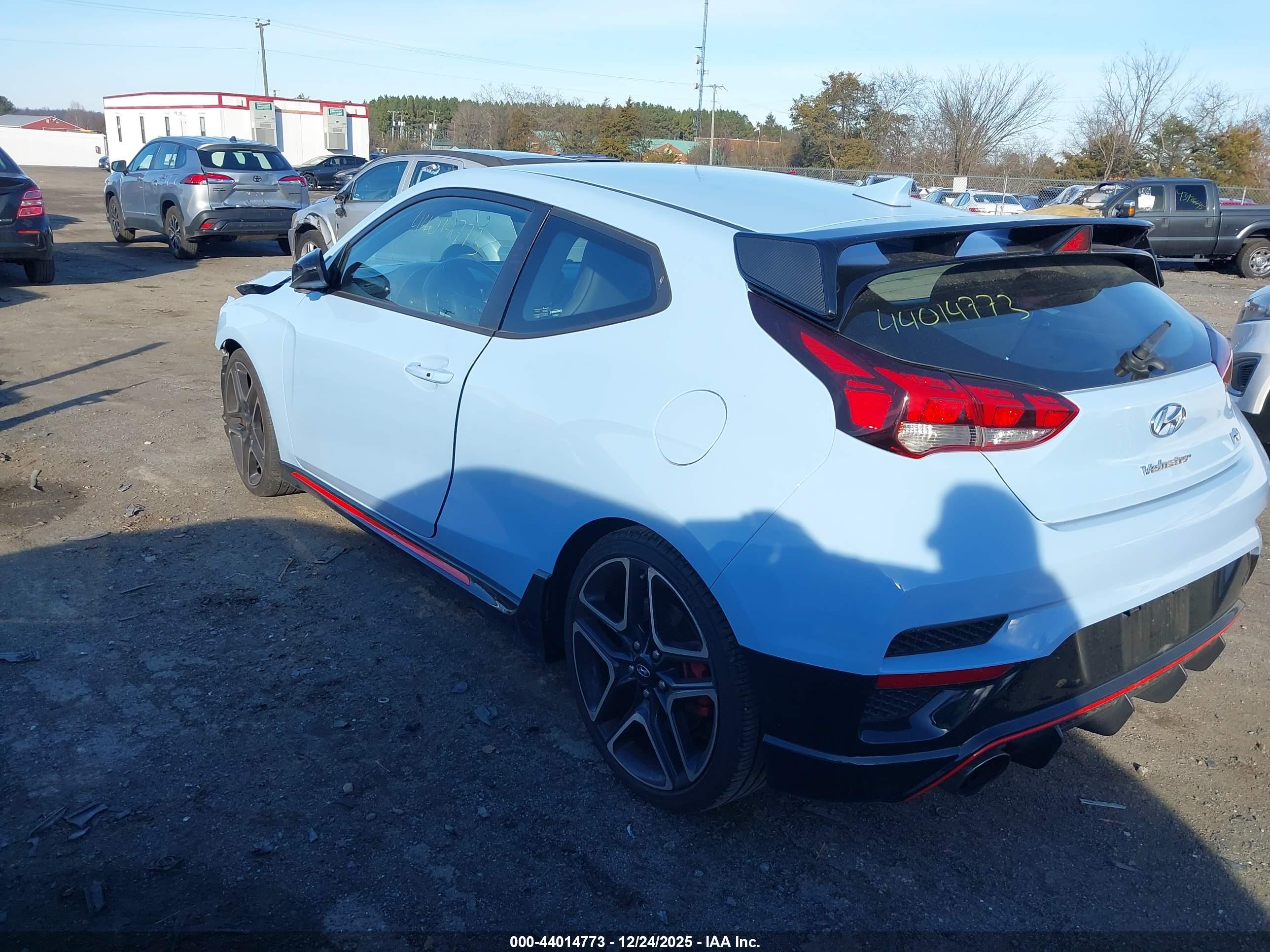 HYUNDAI VELOSTER image 3