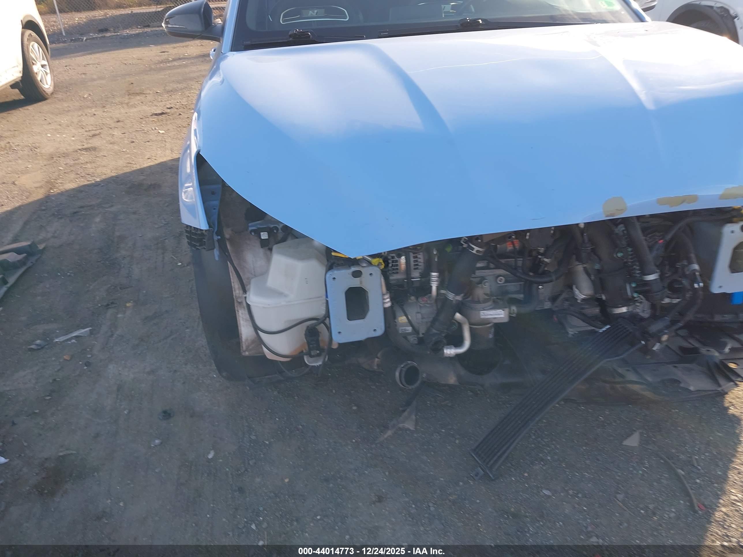 HYUNDAI VELOSTER image 6