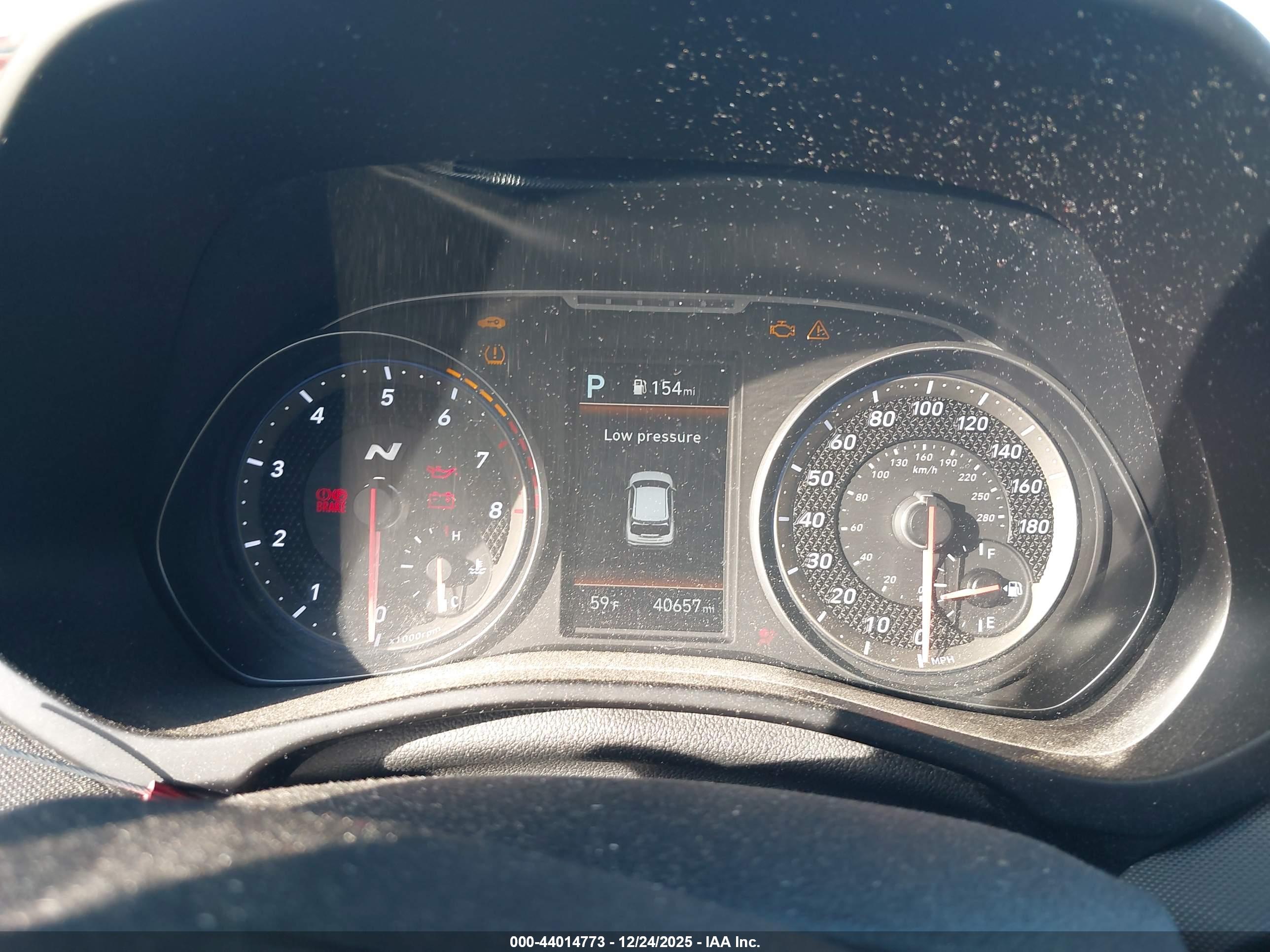HYUNDAI VELOSTER image 7