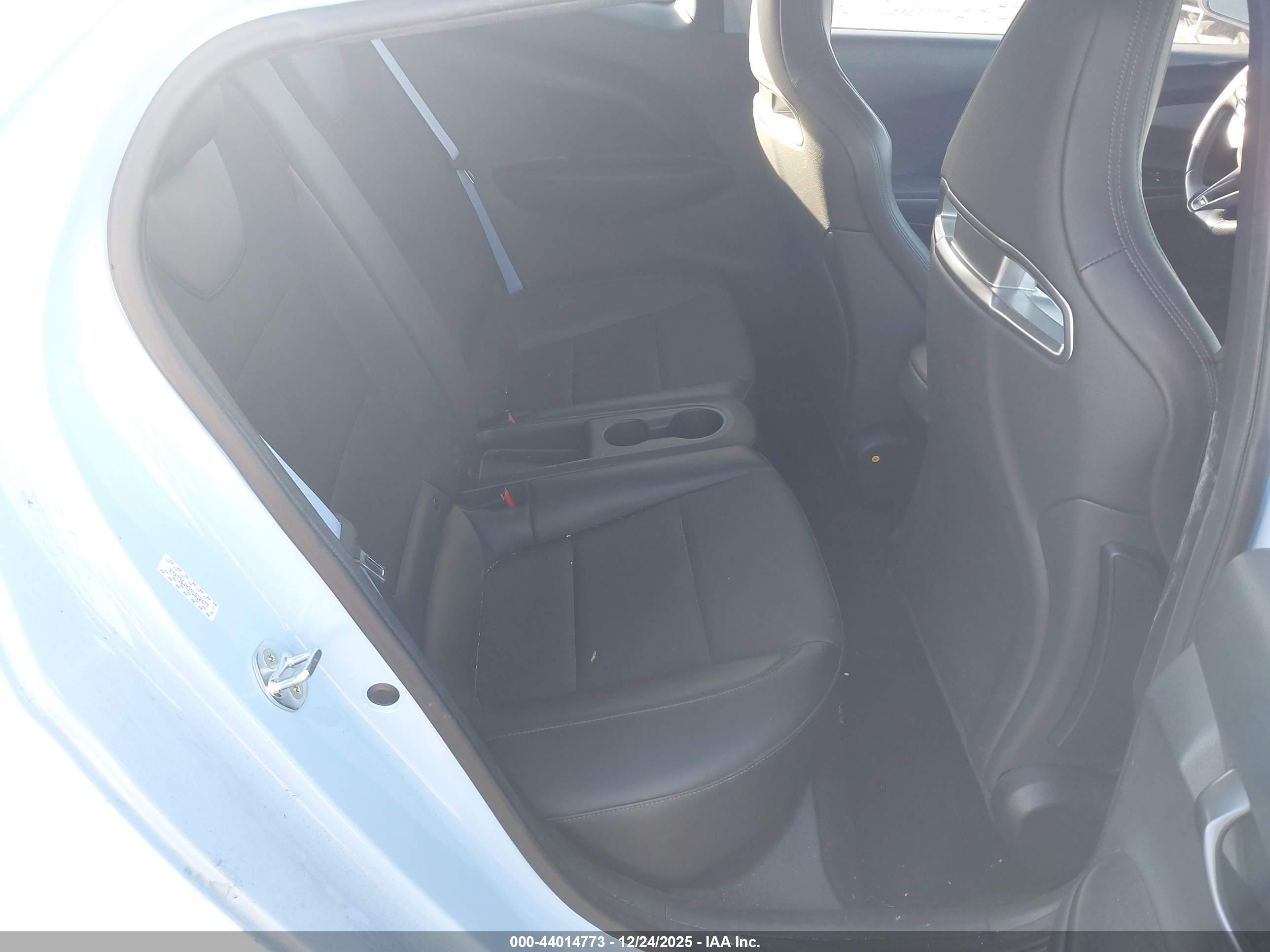 HYUNDAI VELOSTER image 8