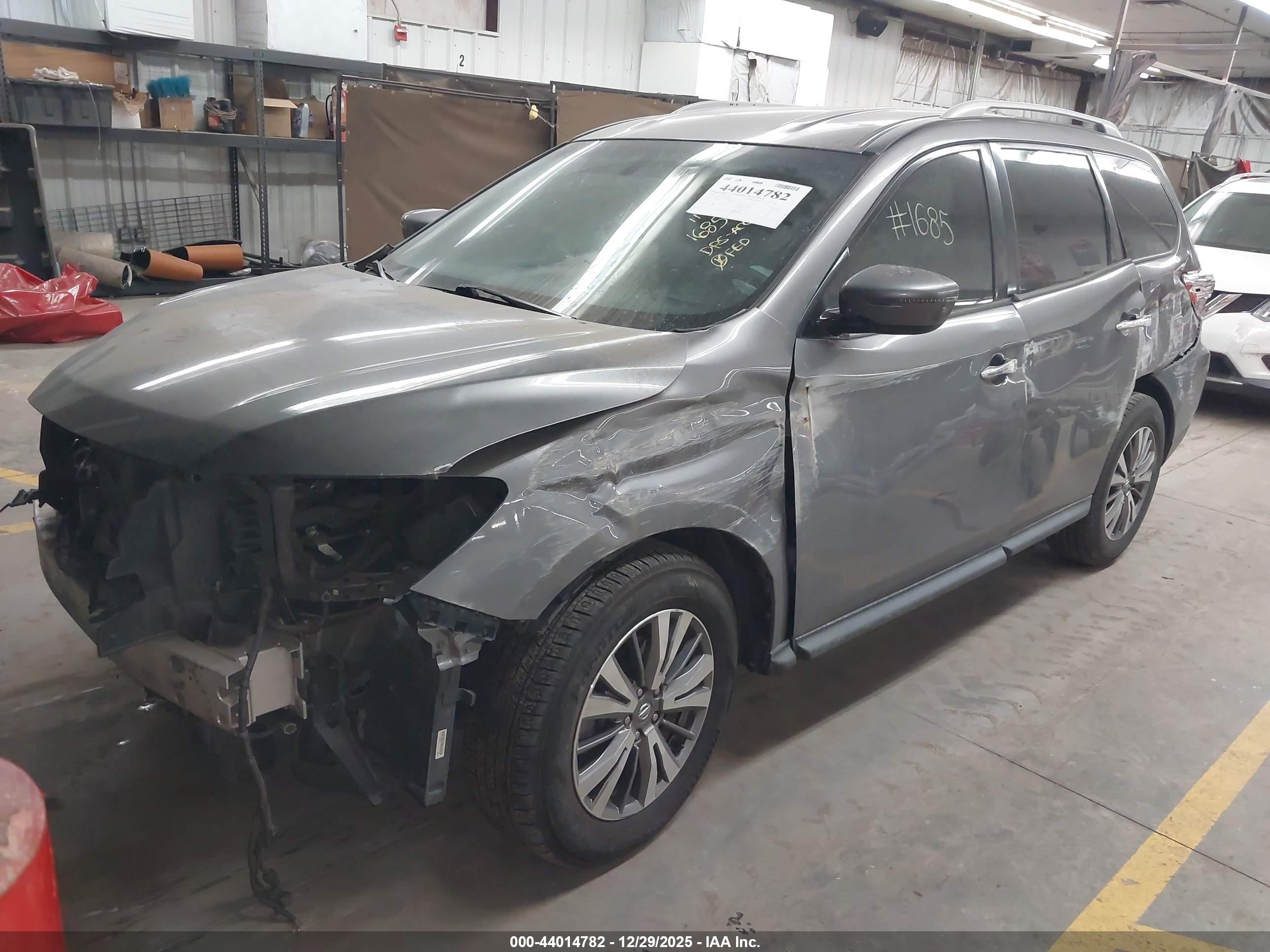 NISSAN PATHFINDER image 2