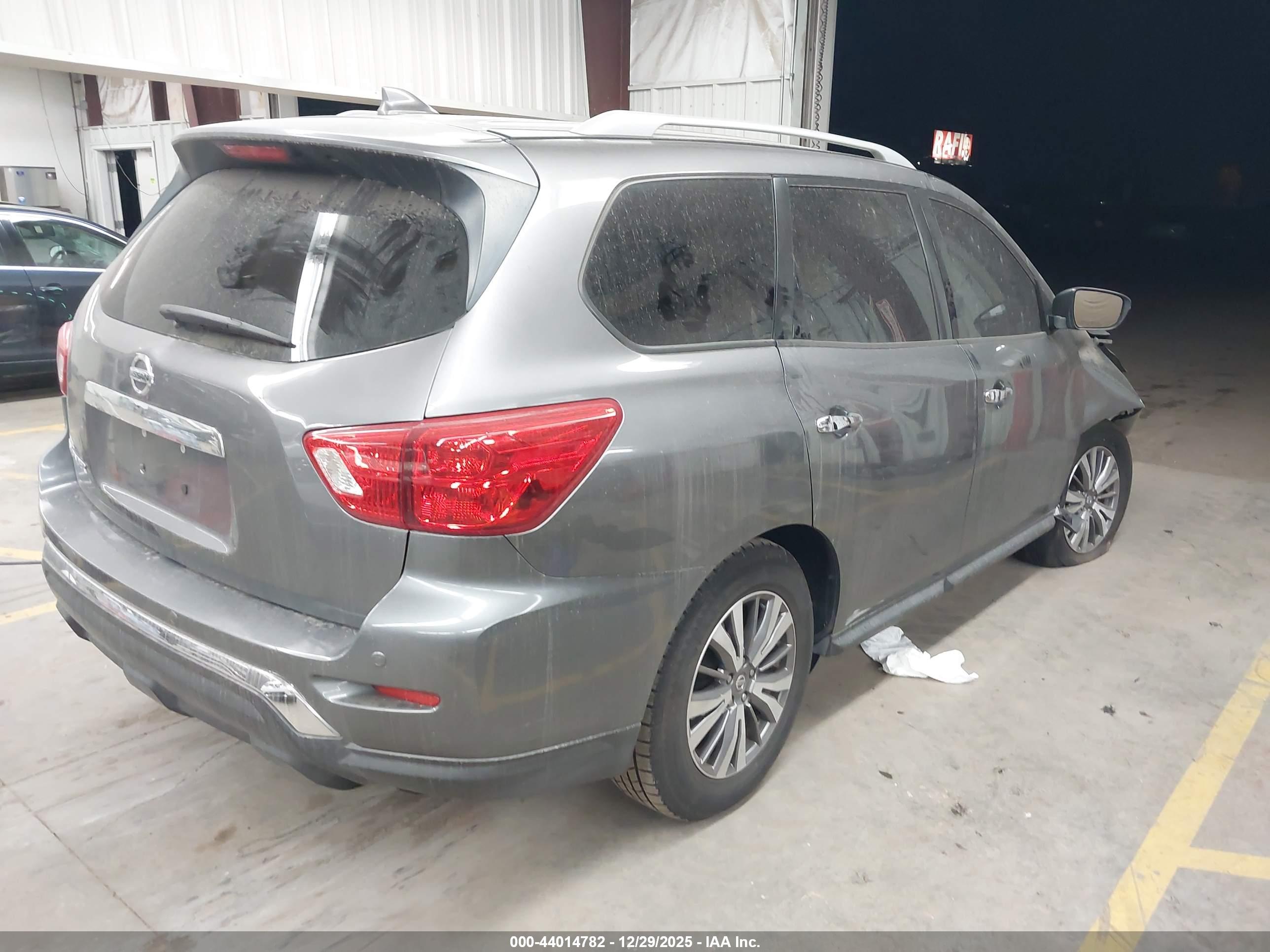 NISSAN PATHFINDER image 4