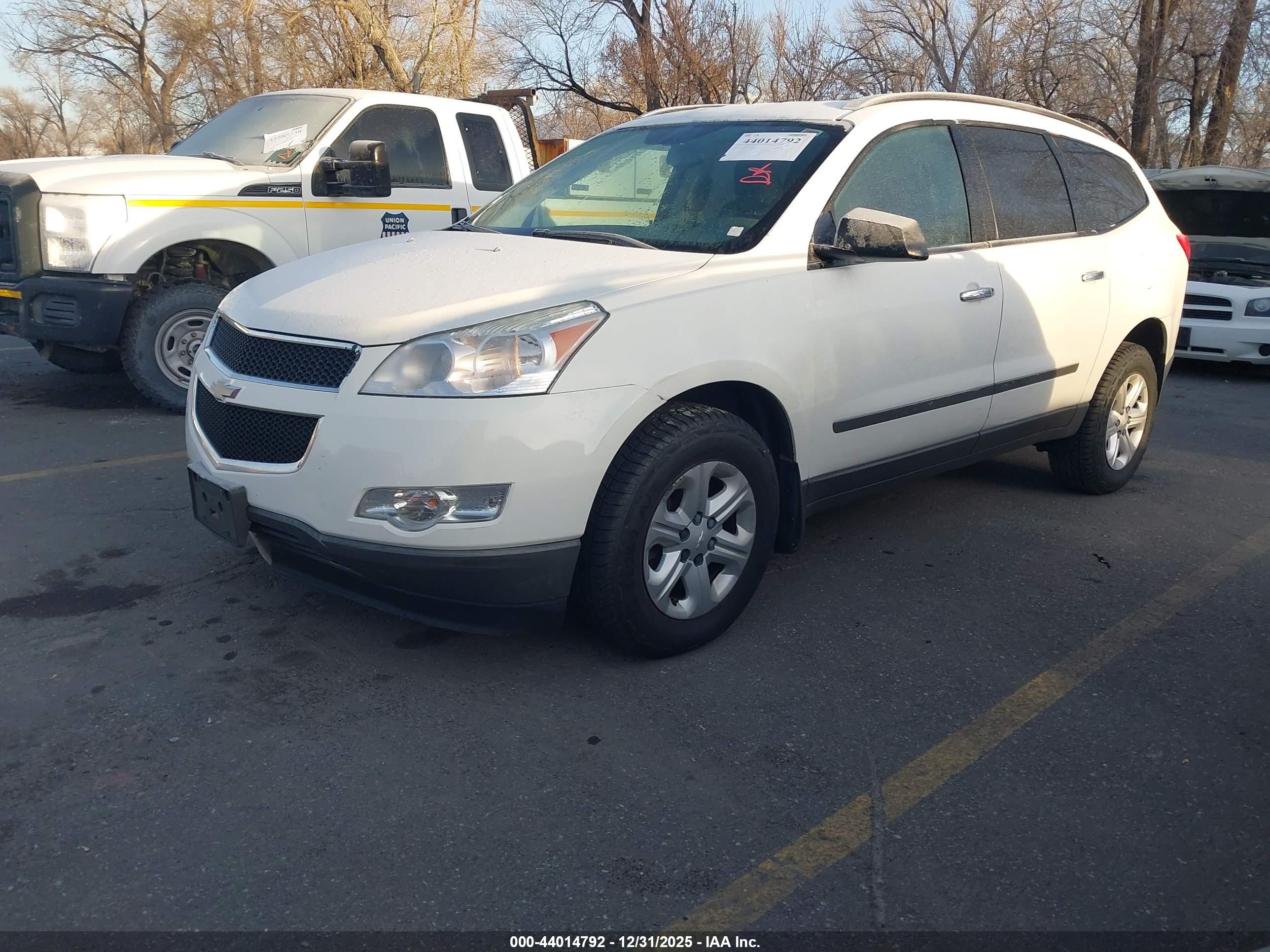 CHEVROLET TRAVERSE image 2