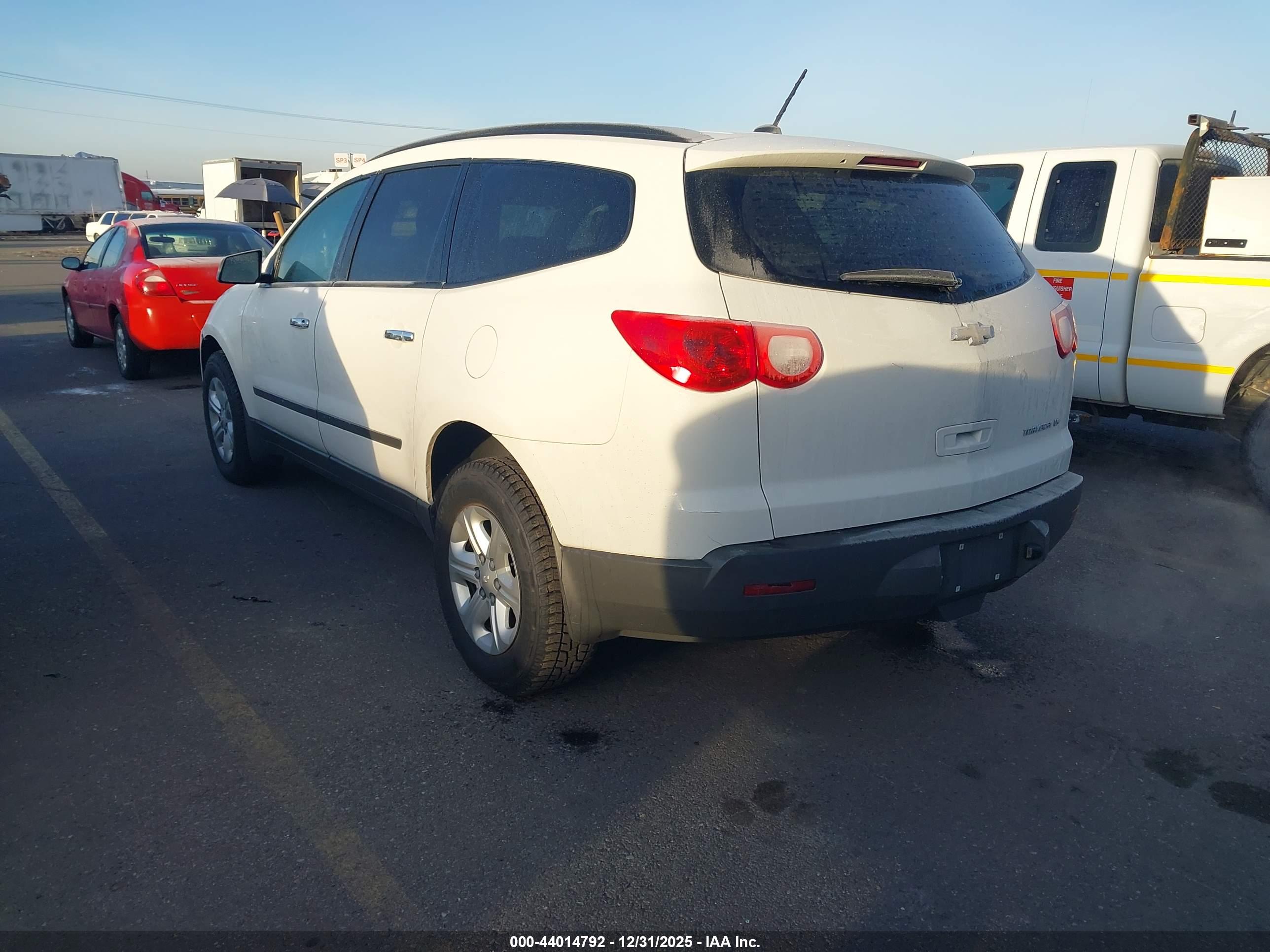 CHEVROLET TRAVERSE image 3