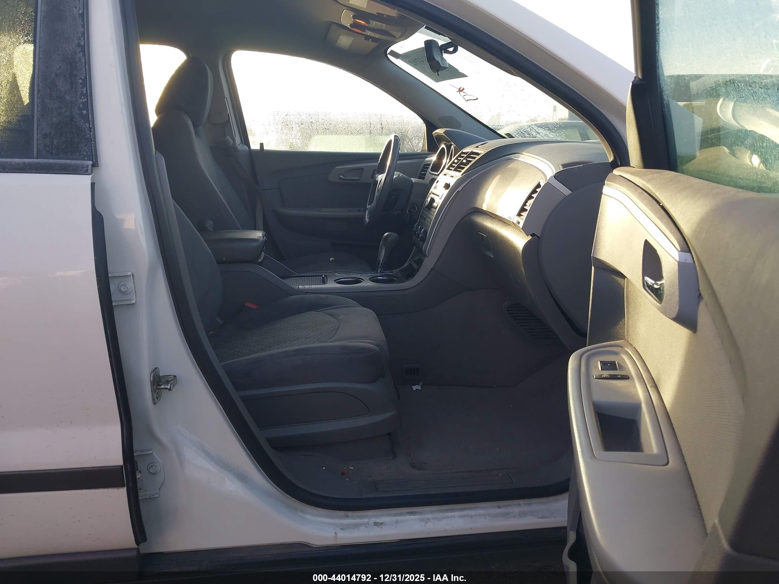 CHEVROLET TRAVERSE image 5