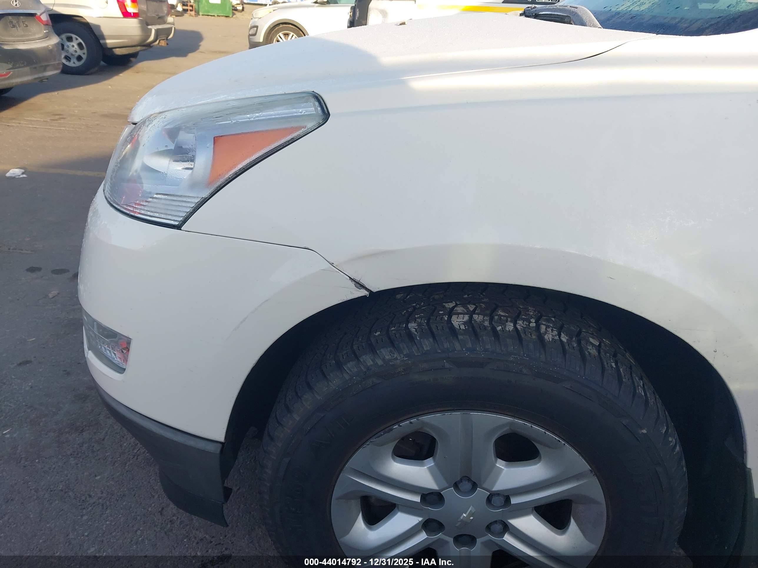 CHEVROLET TRAVERSE image 6
