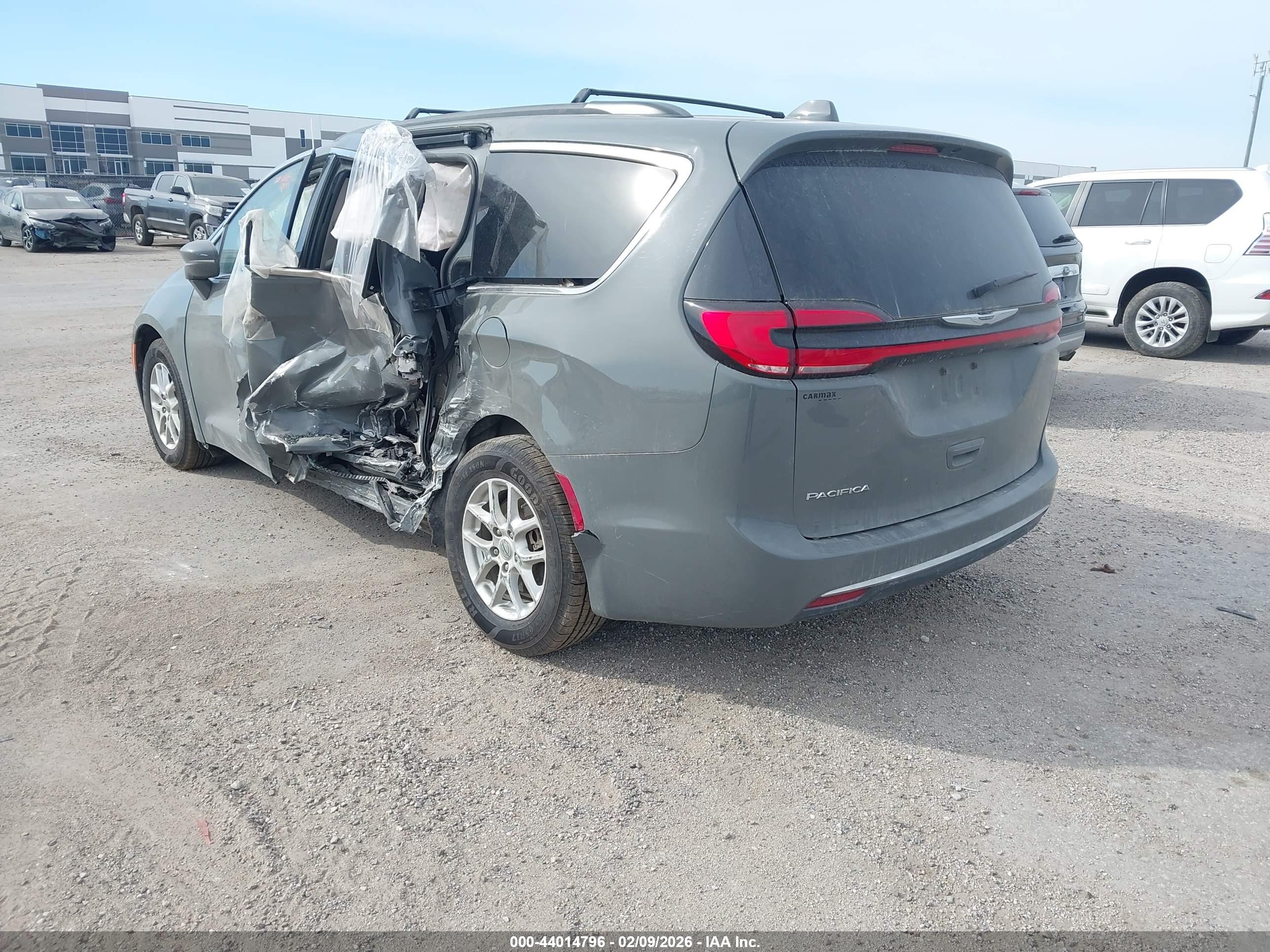 CHRYSLER PACIFICA image 3