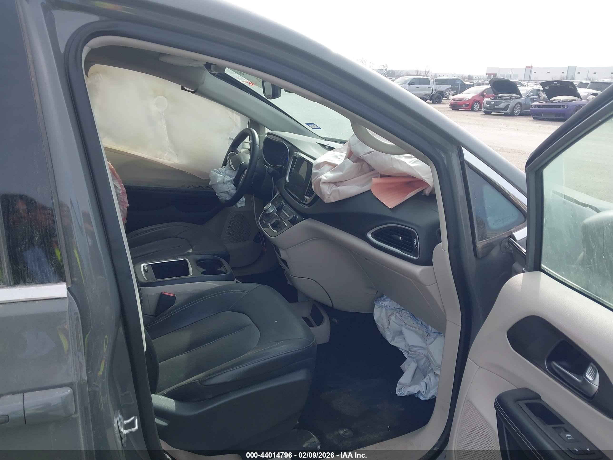 CHRYSLER PACIFICA image 5