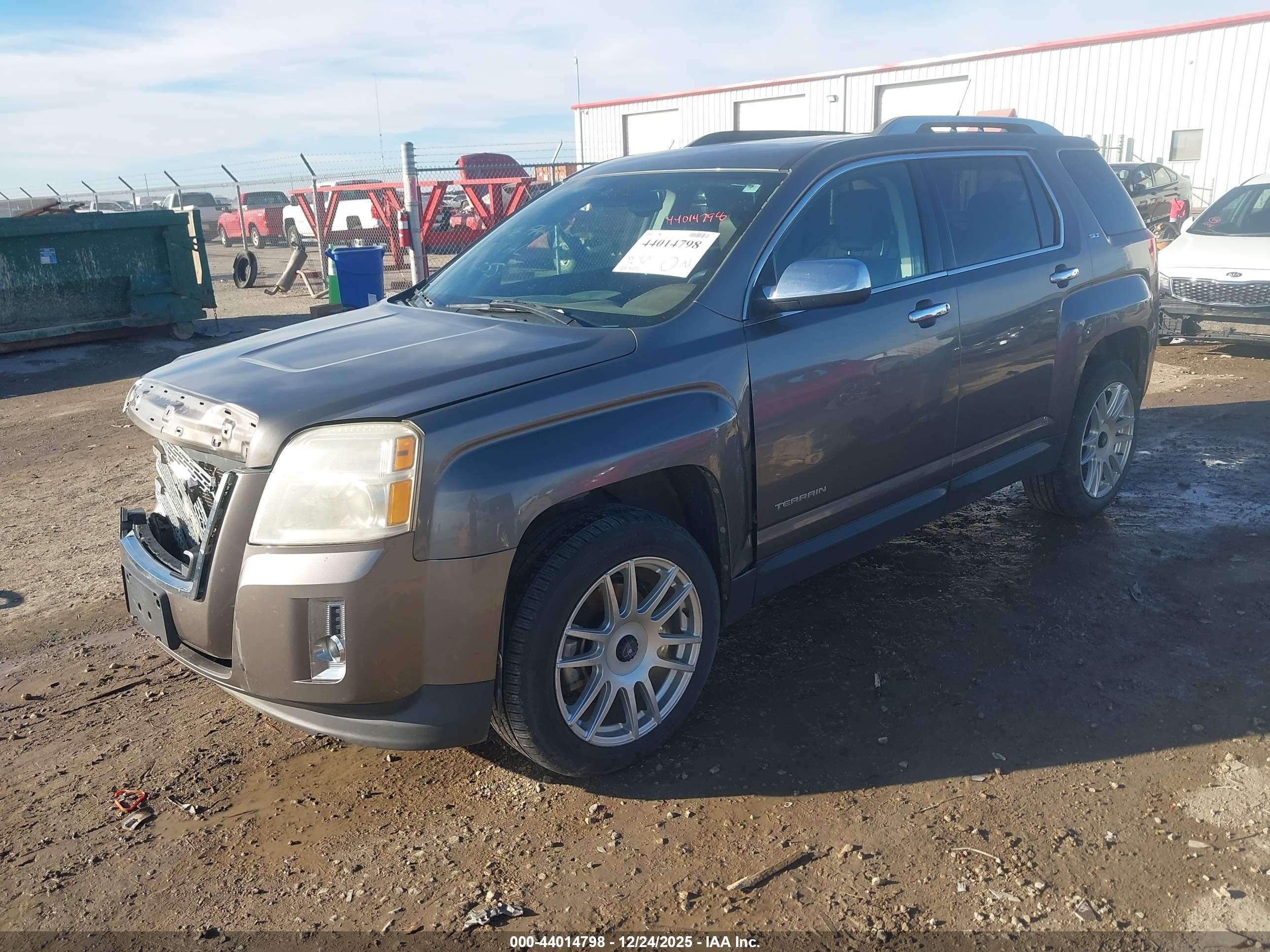 GMC TERRAIN image 2