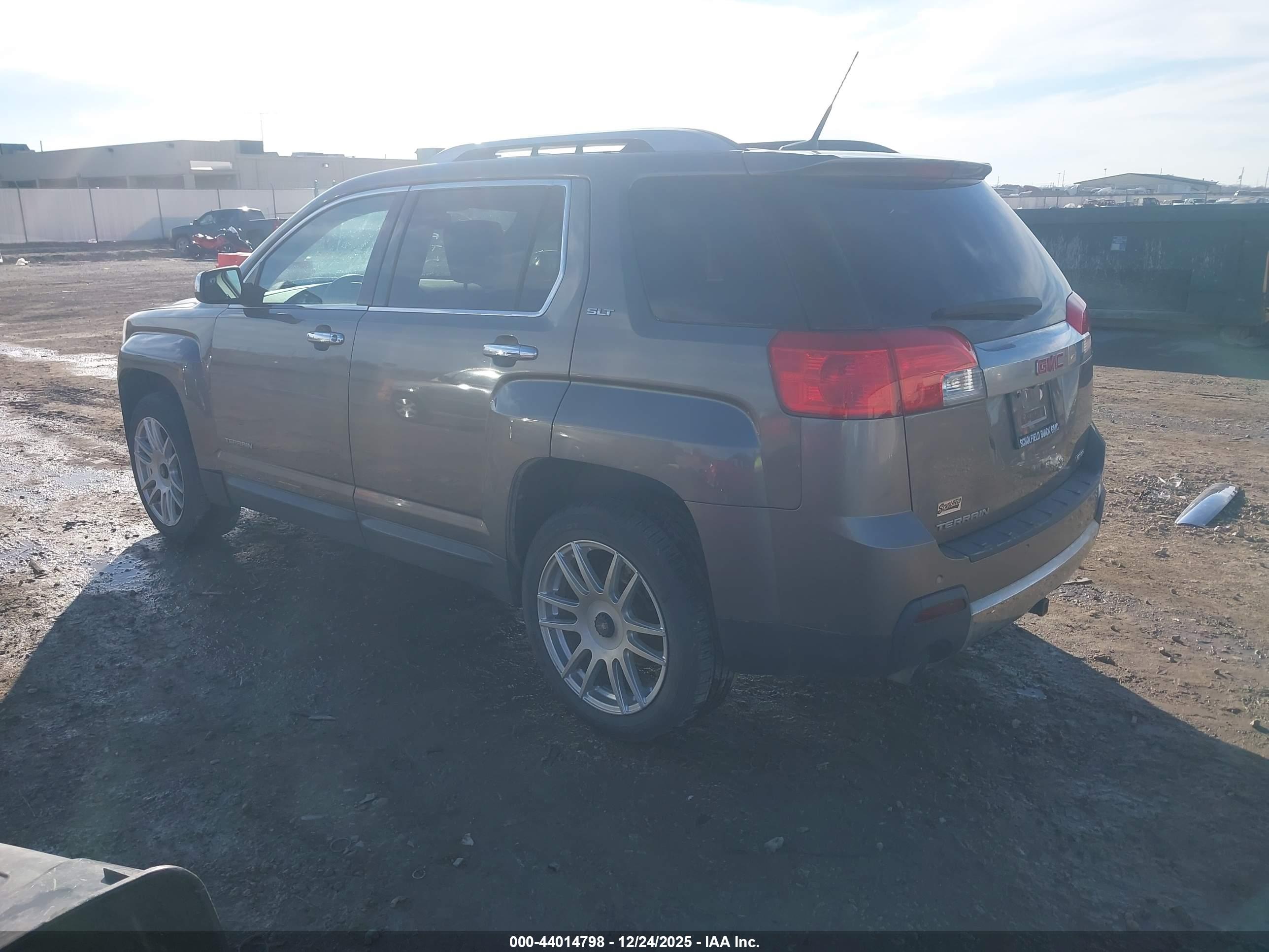 GMC TERRAIN image 3