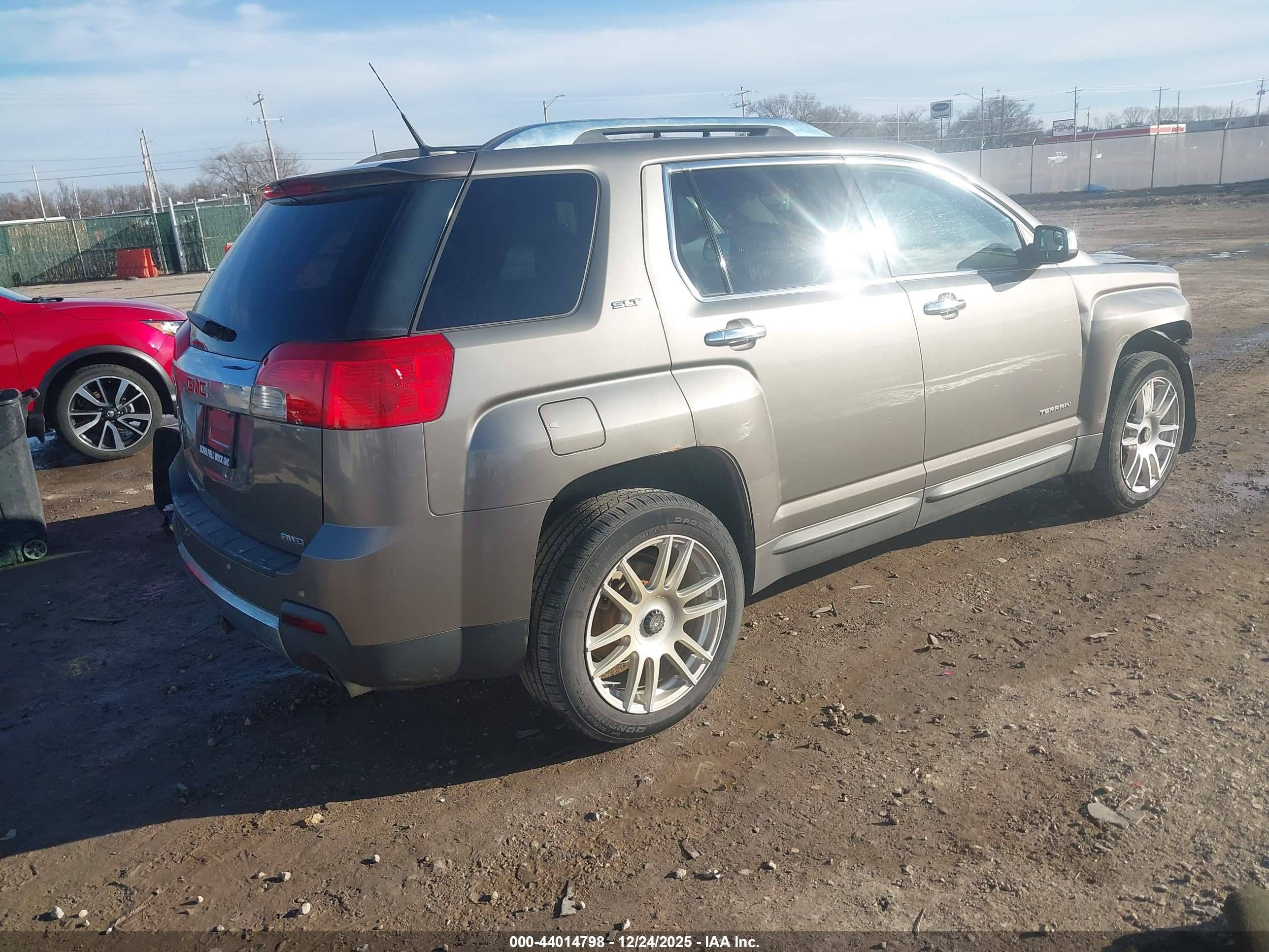 GMC TERRAIN image 4