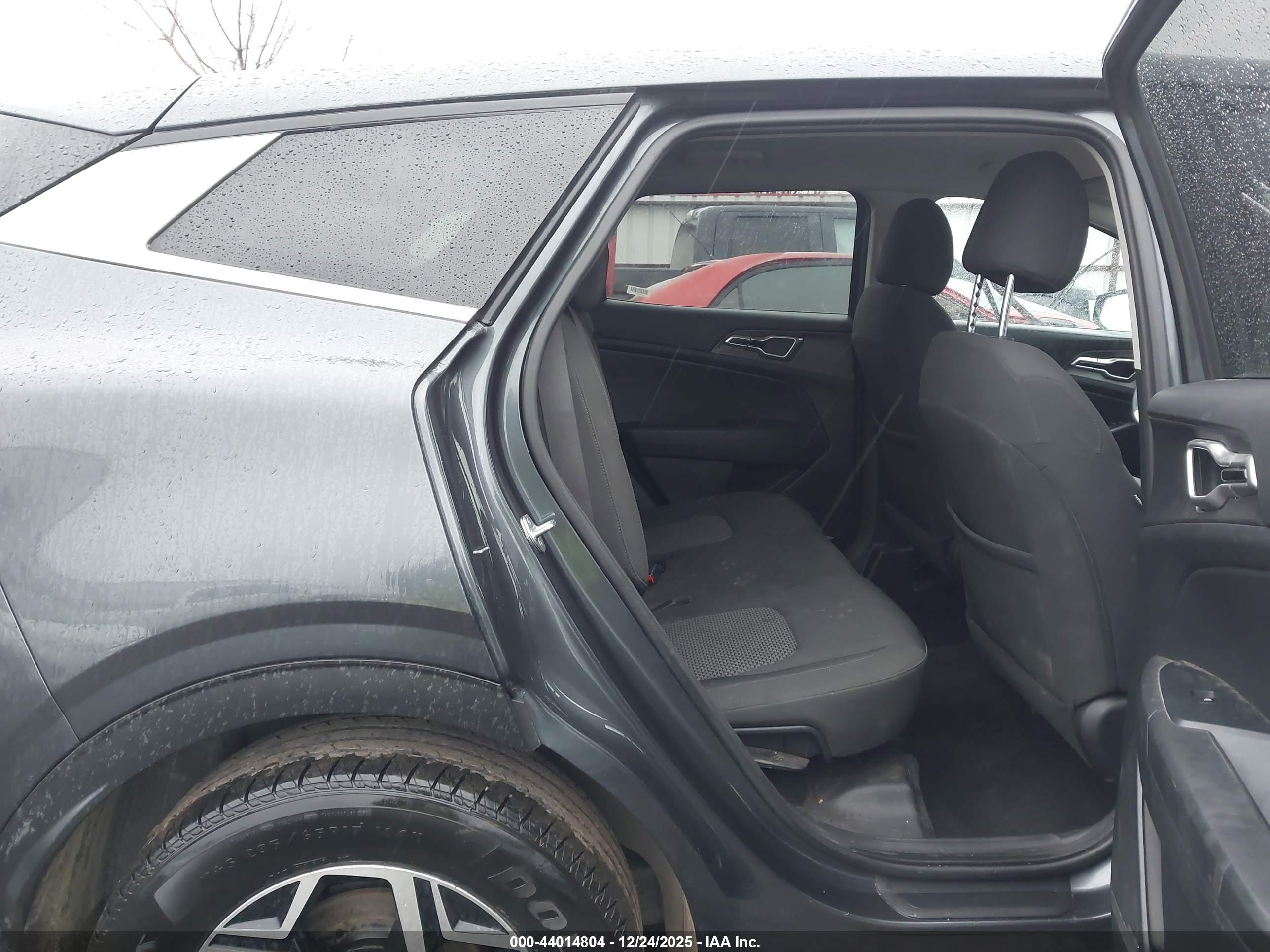 KIA SPORTAGE image 8