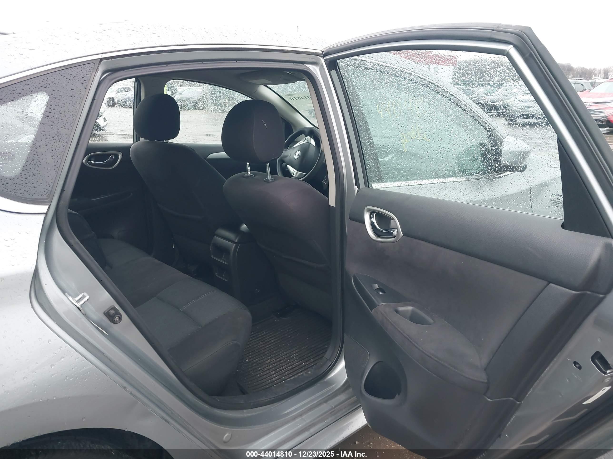 NISSAN SENTRA image 8