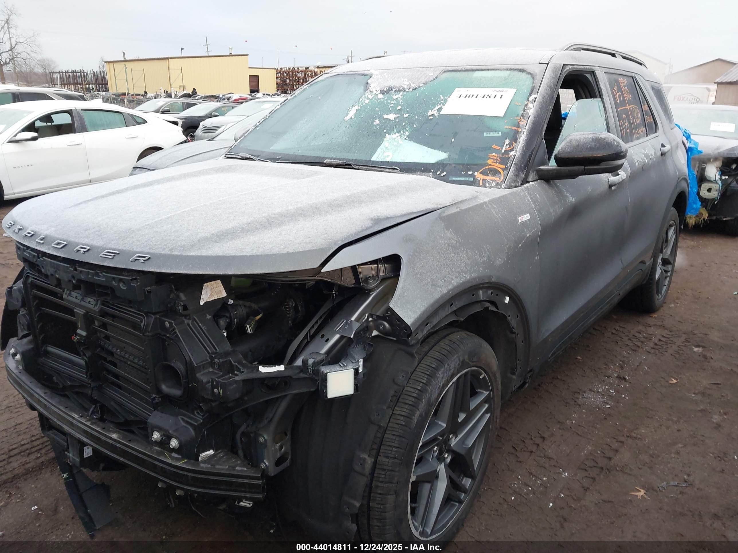 FORD EXPLORER image 2