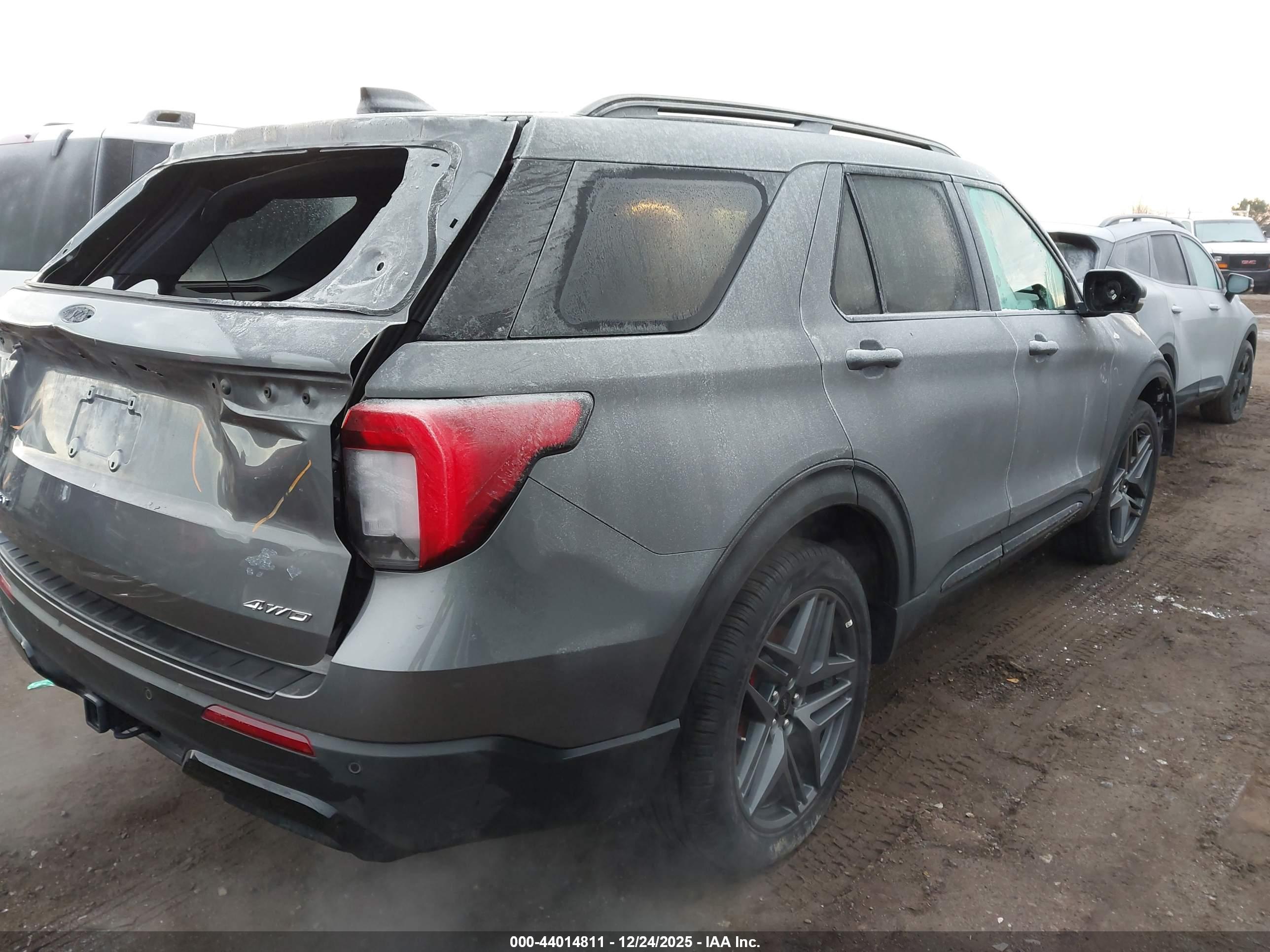 FORD EXPLORER image 4