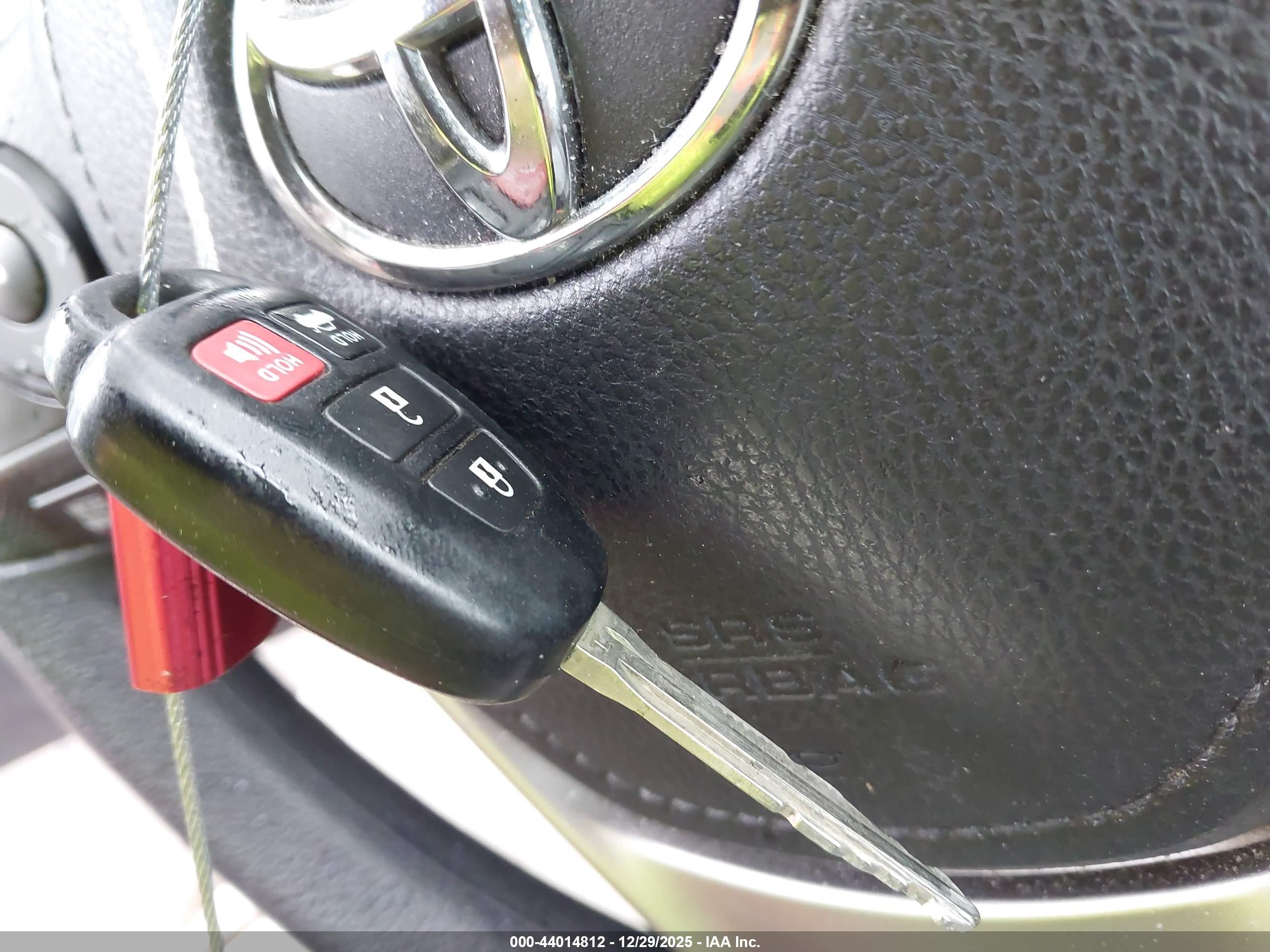 TOYOTA COROLLA image 11