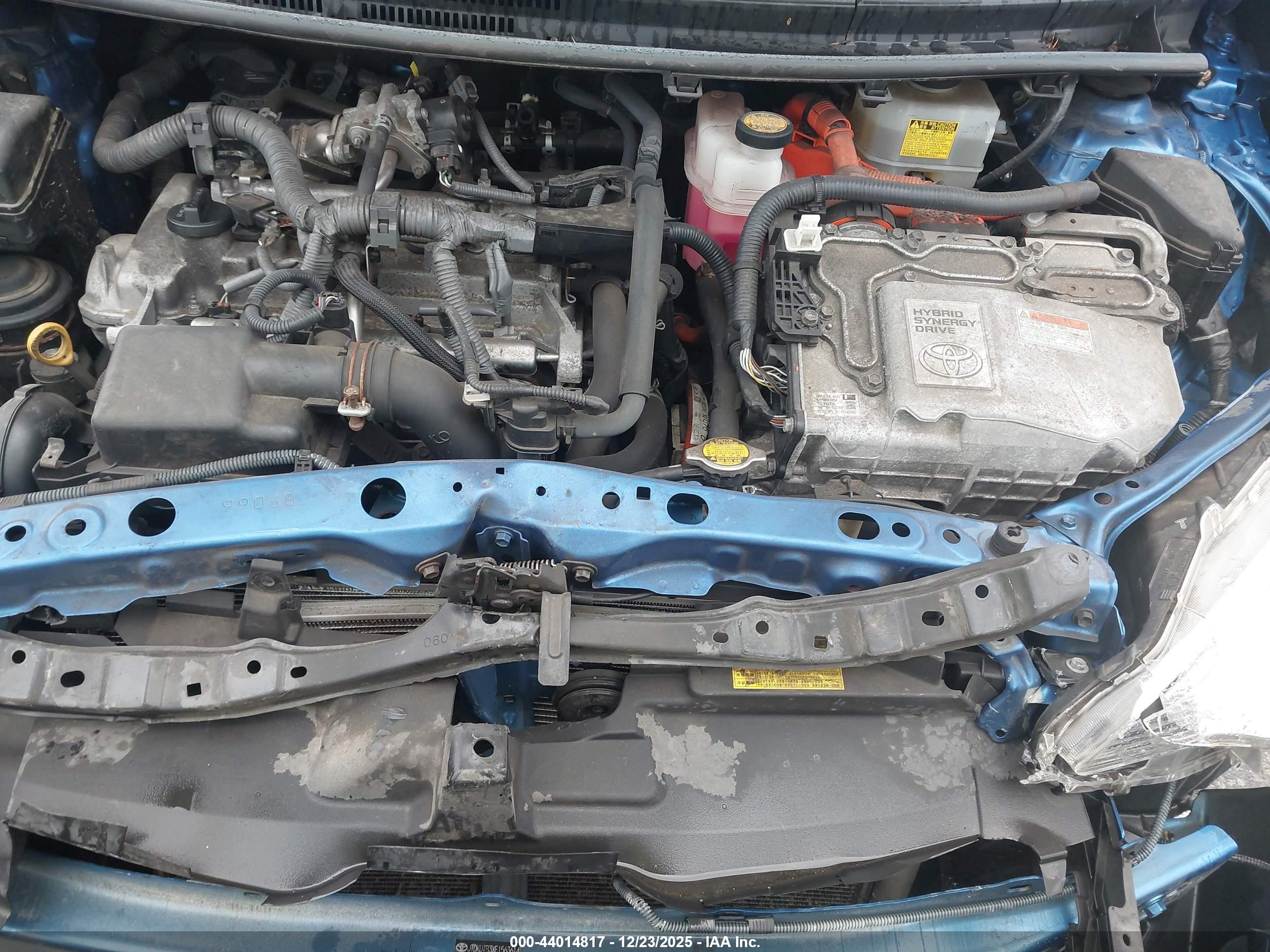 TOYOTA PRIUS image 10