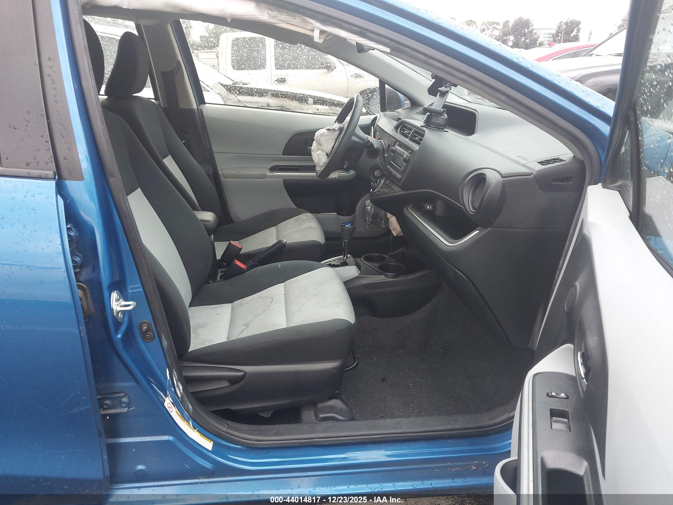 TOYOTA PRIUS image 5
