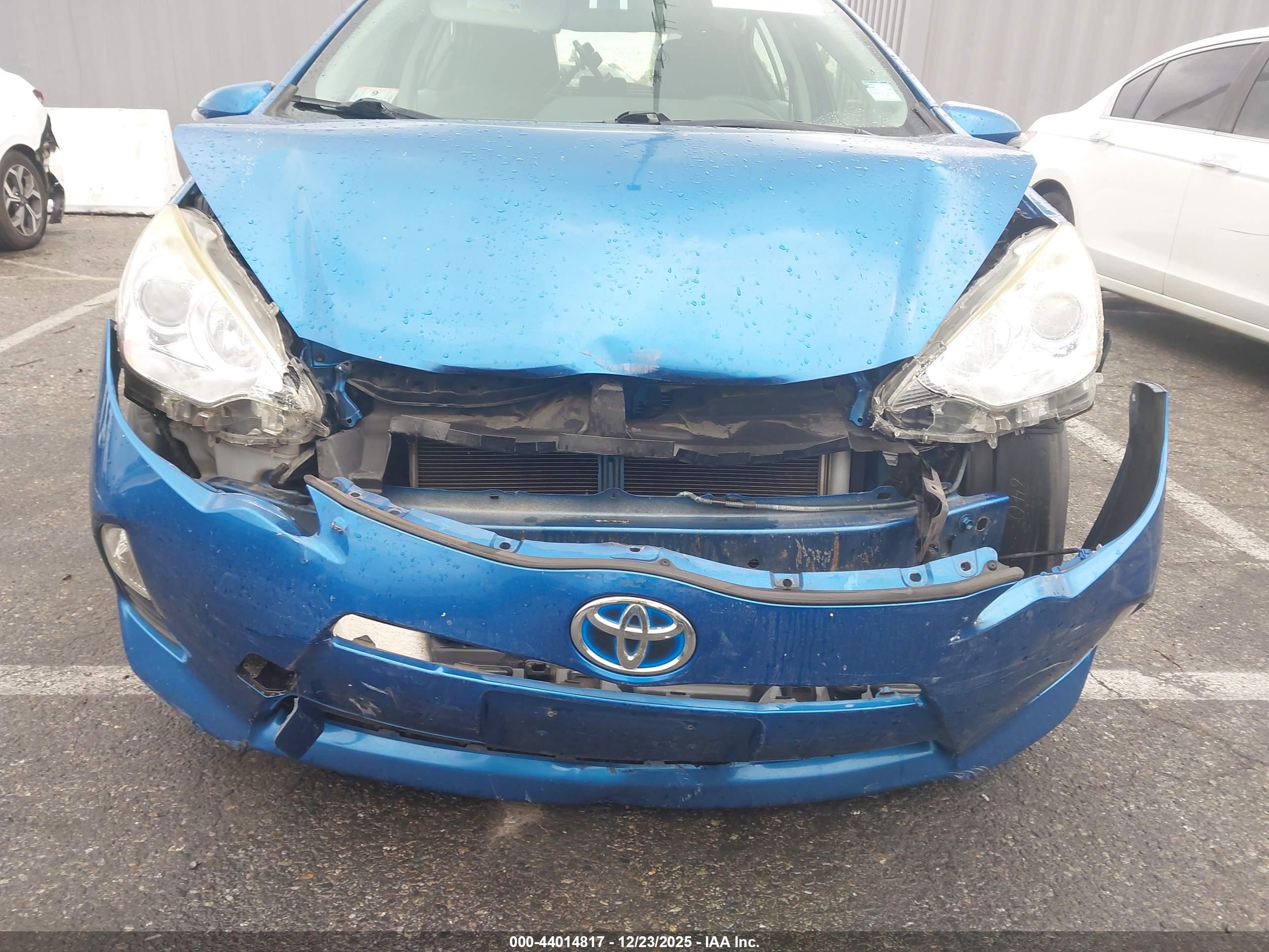 TOYOTA PRIUS image 6