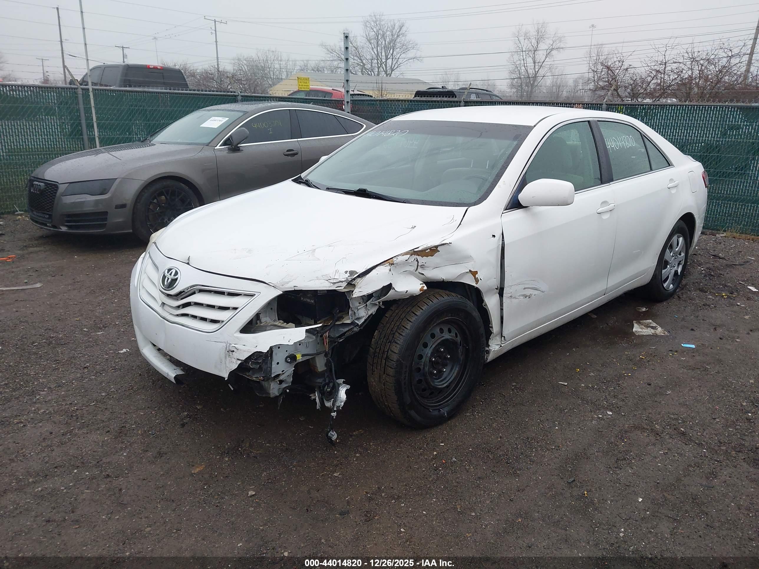 TOYOTA CAMRY image 2
