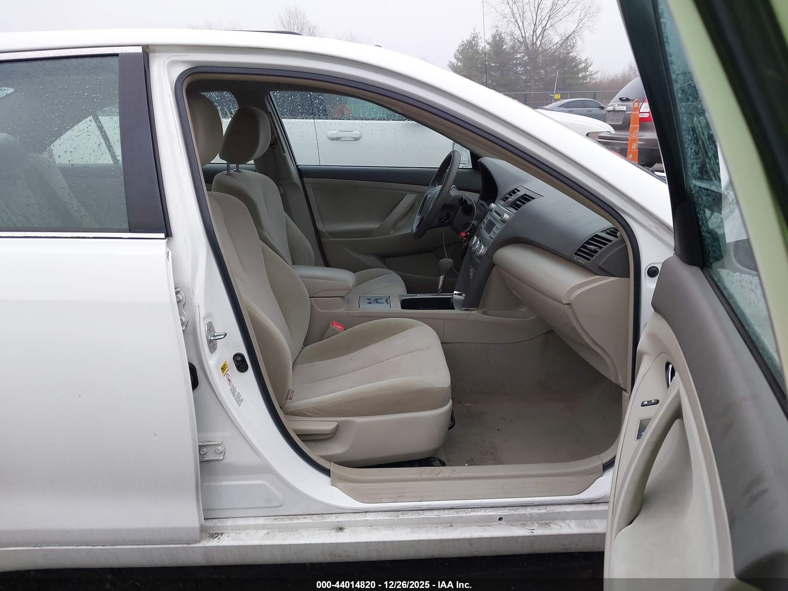 TOYOTA CAMRY image 5