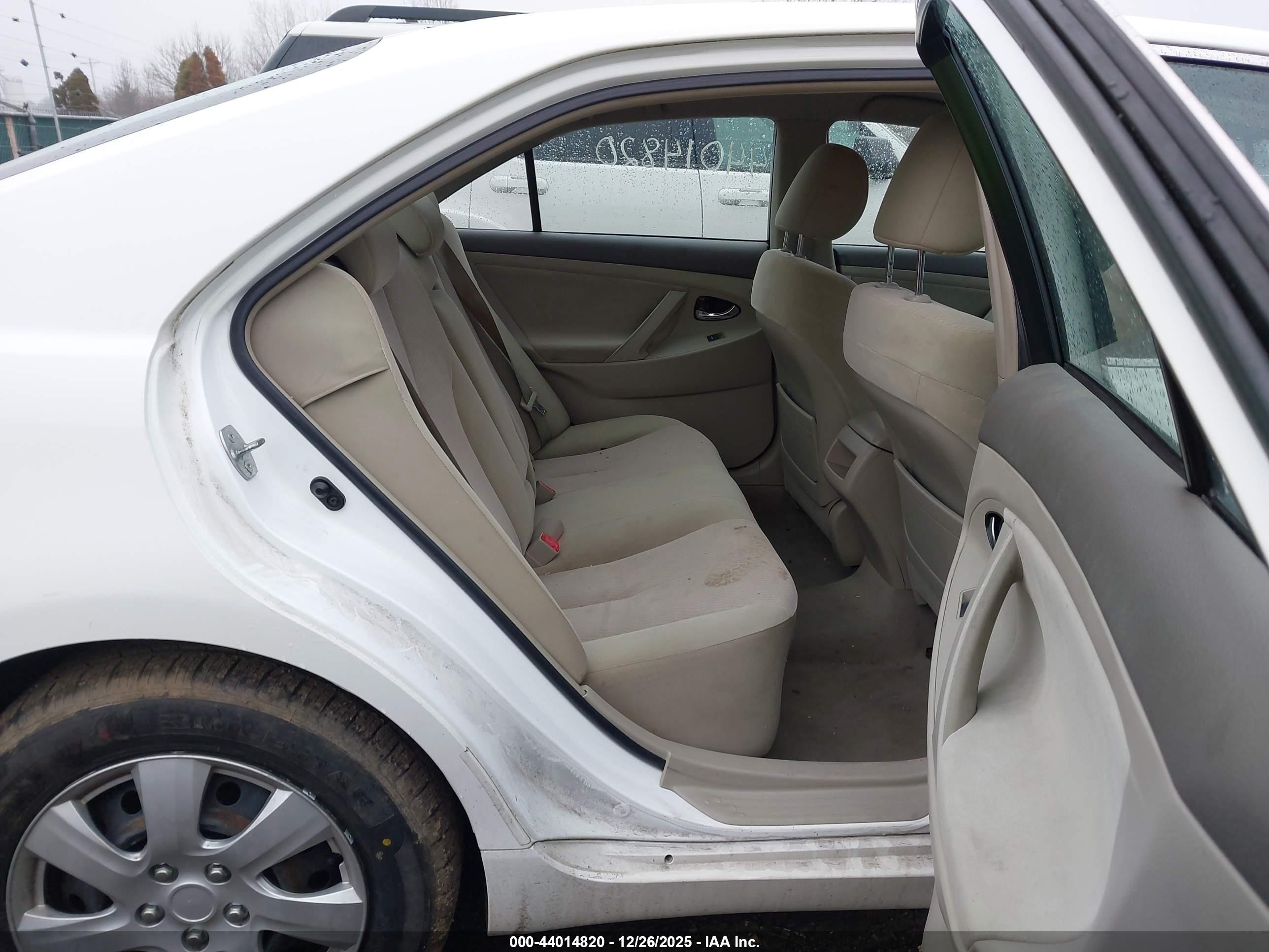 TOYOTA CAMRY image 8